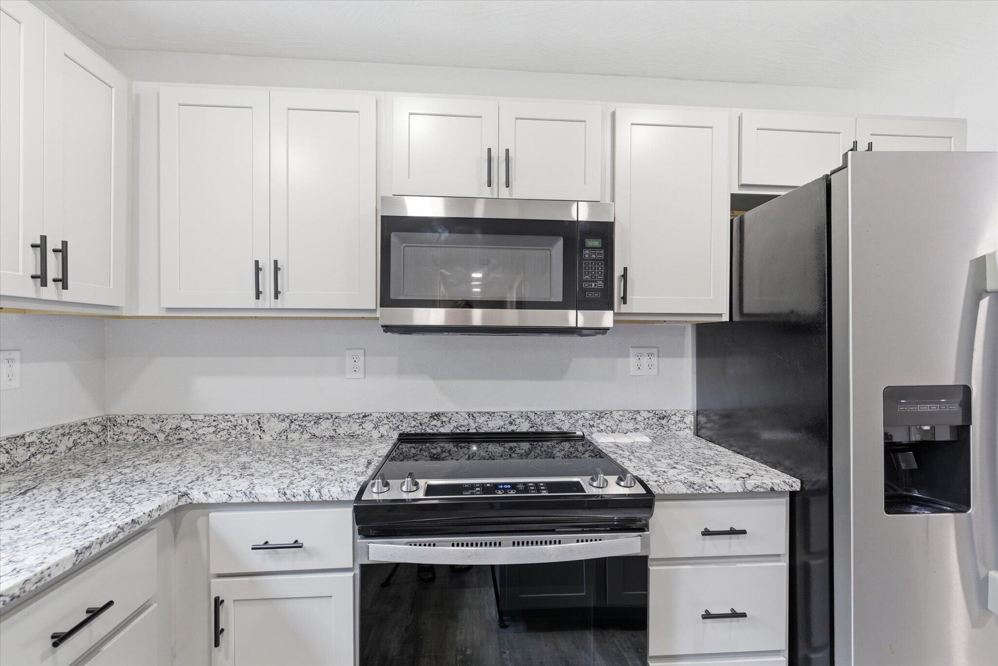 2661 East Division Street Property Photo 6