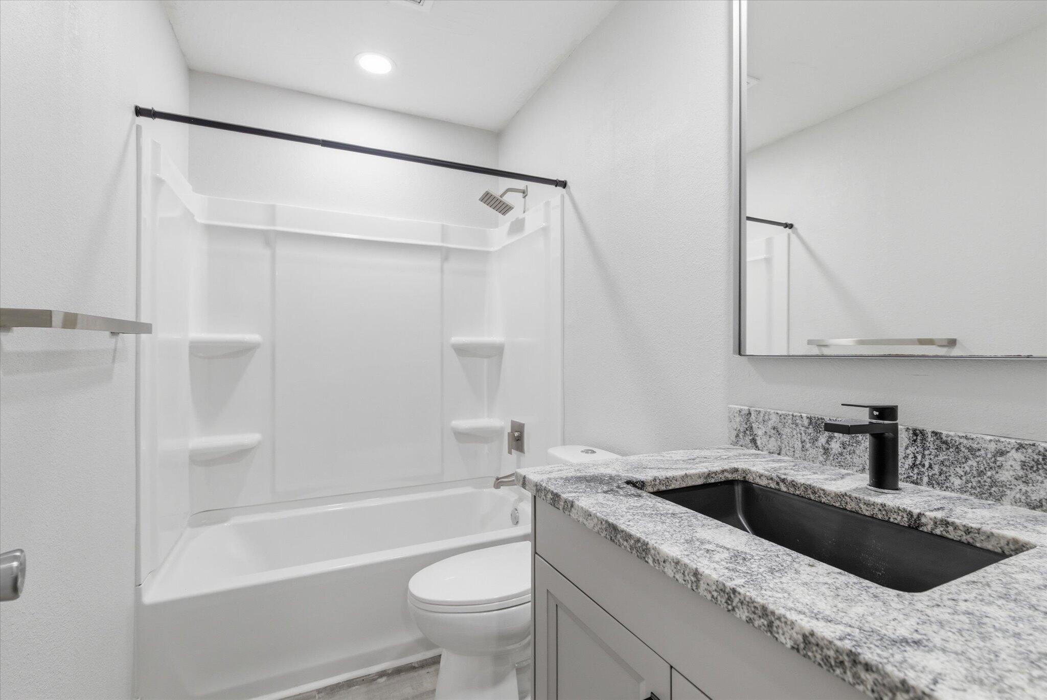 2661 East Division Street Property Photo 10