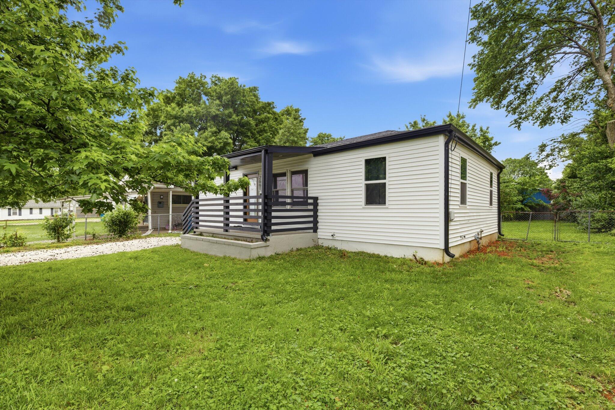 2661 East Division Street Property Photo 18