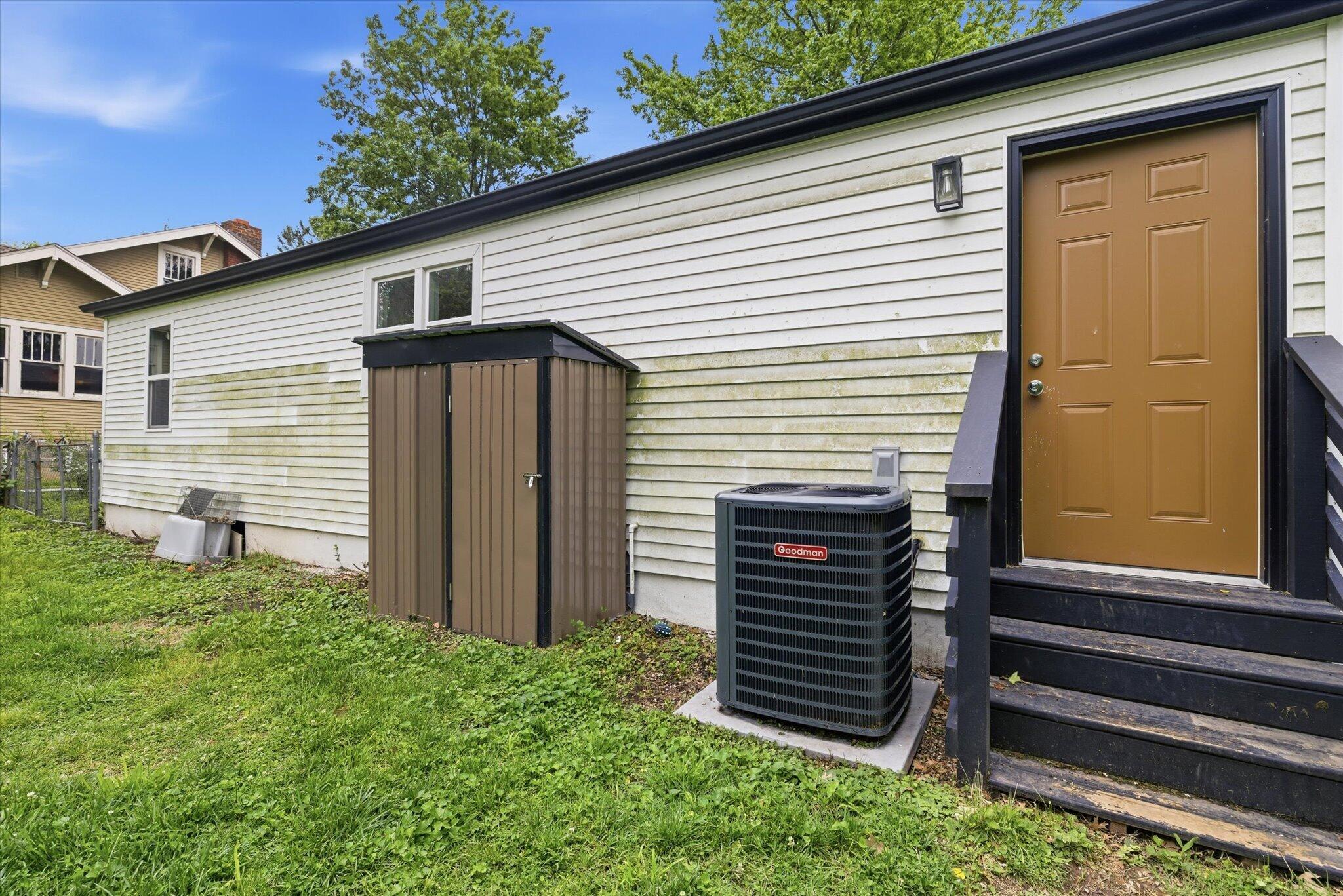 2661 East Division Street Property Photo 20