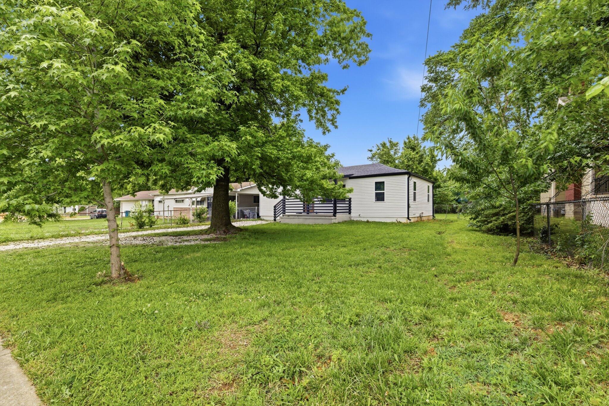 2661 East Division Street Property Photo 23