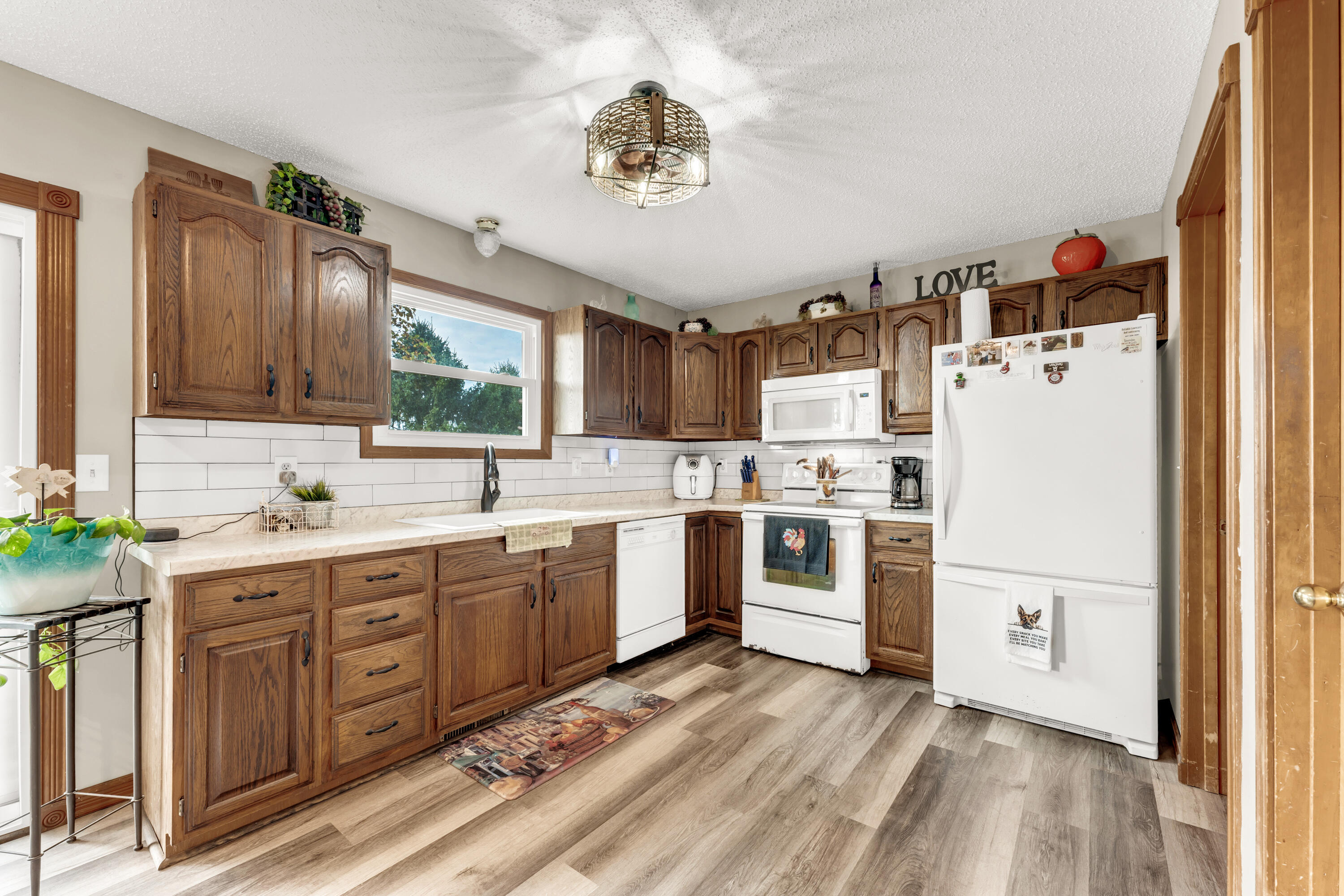 201 Little Road Property Photo 4