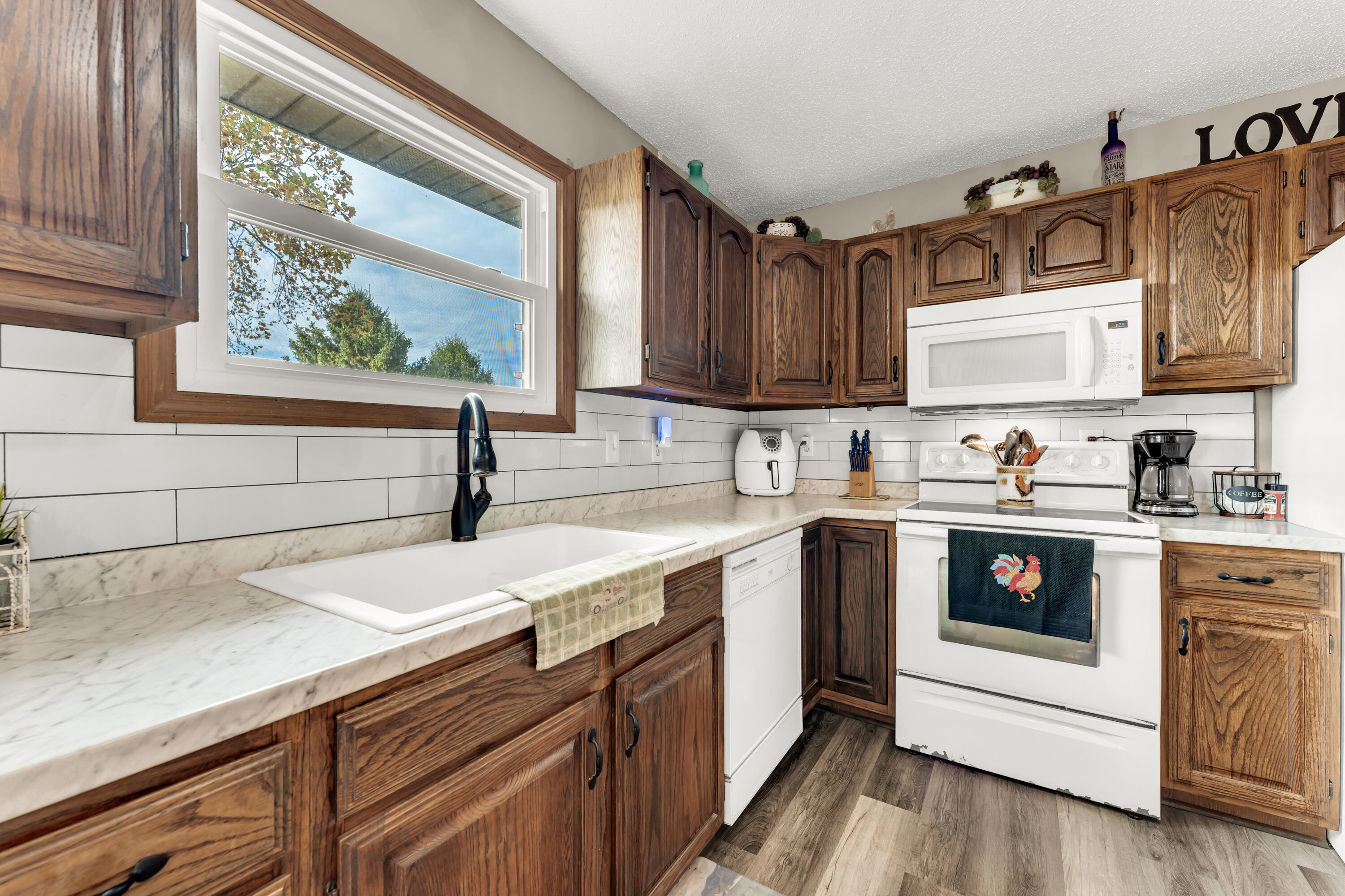 201 Little Road Property Photo 15