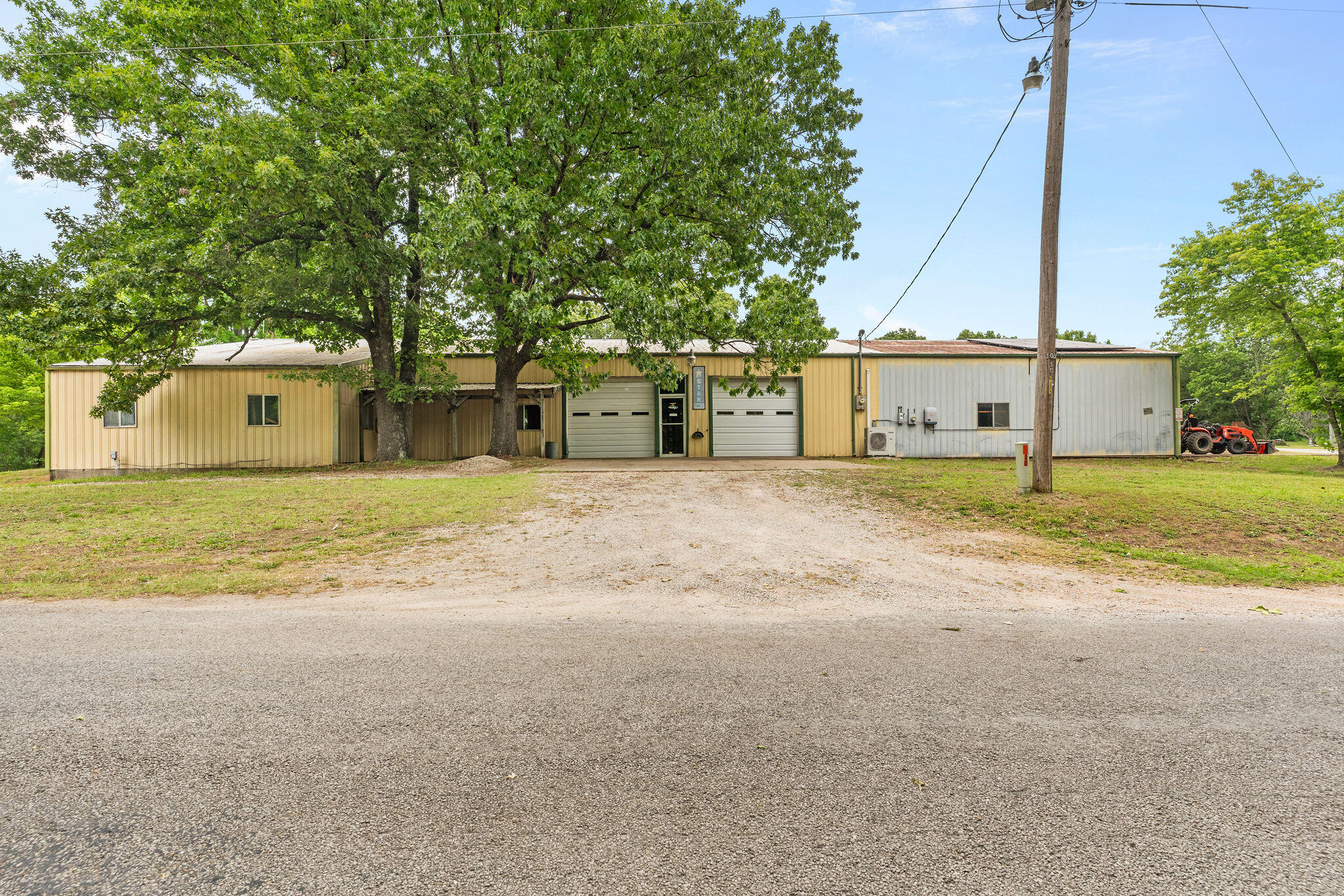 21643 Lawrence 1040 Property Photo 1