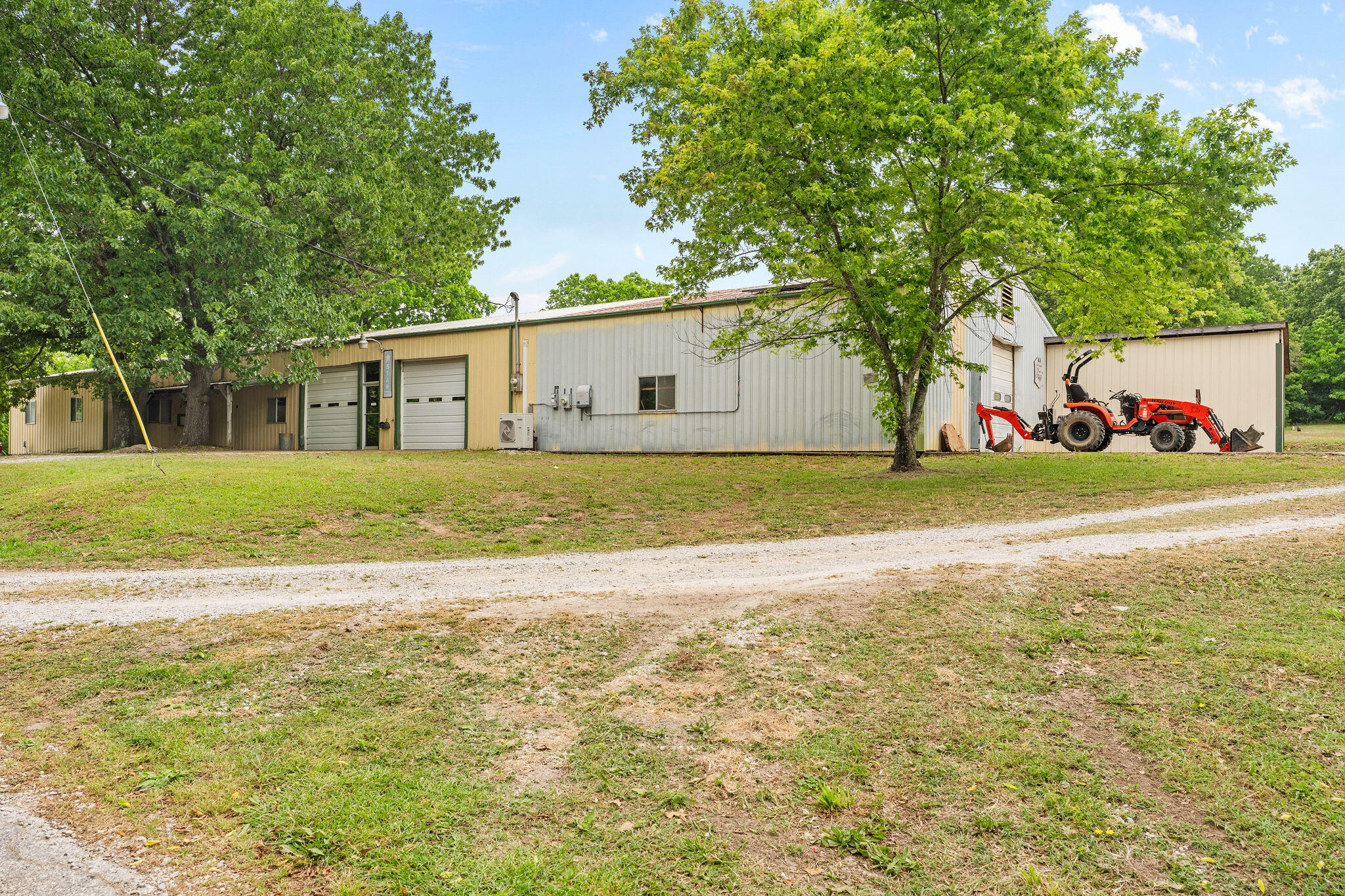 21643 Lawrence 1040 Property Photo 3
