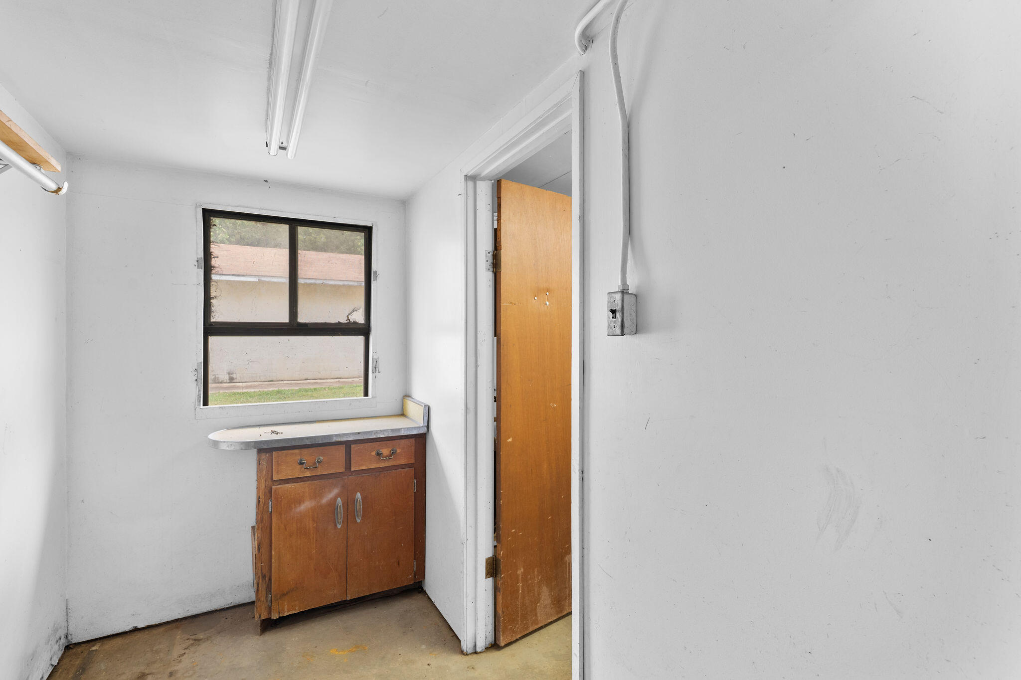 21643 Lawrence 1040 Property Photo 15