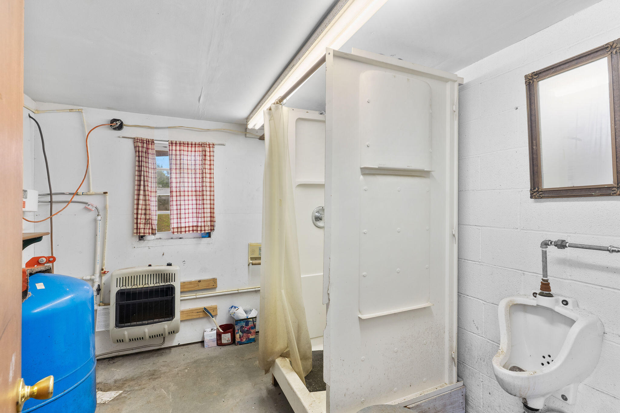 21643 Lawrence 1040 Property Photo 16