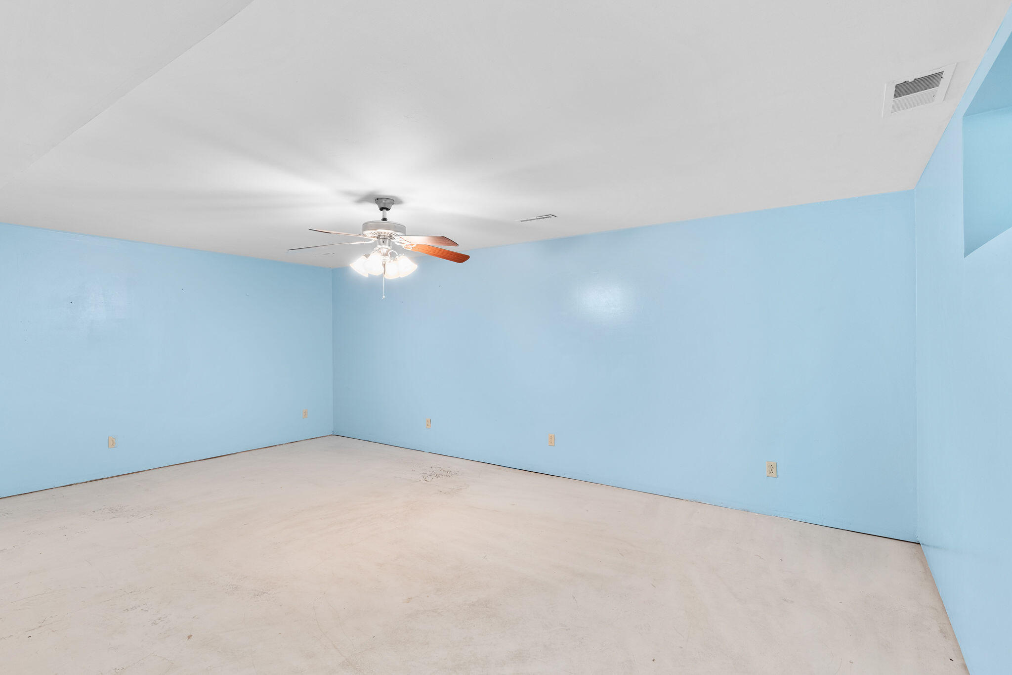 21643 Lawrence 1040 Property Photo 55