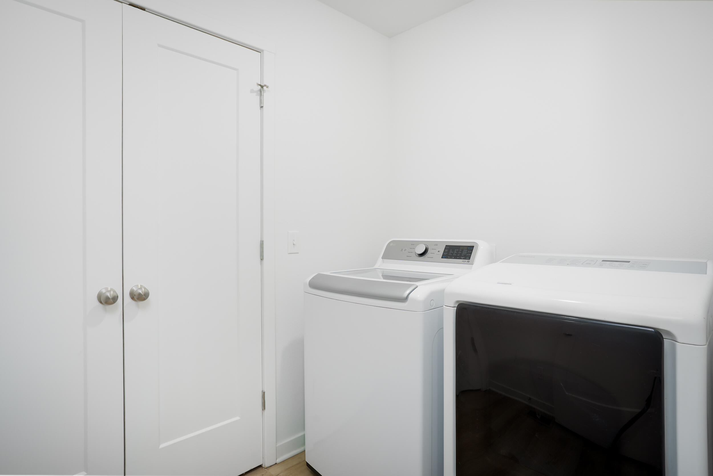 301 Great Plains Street Property Photo 28