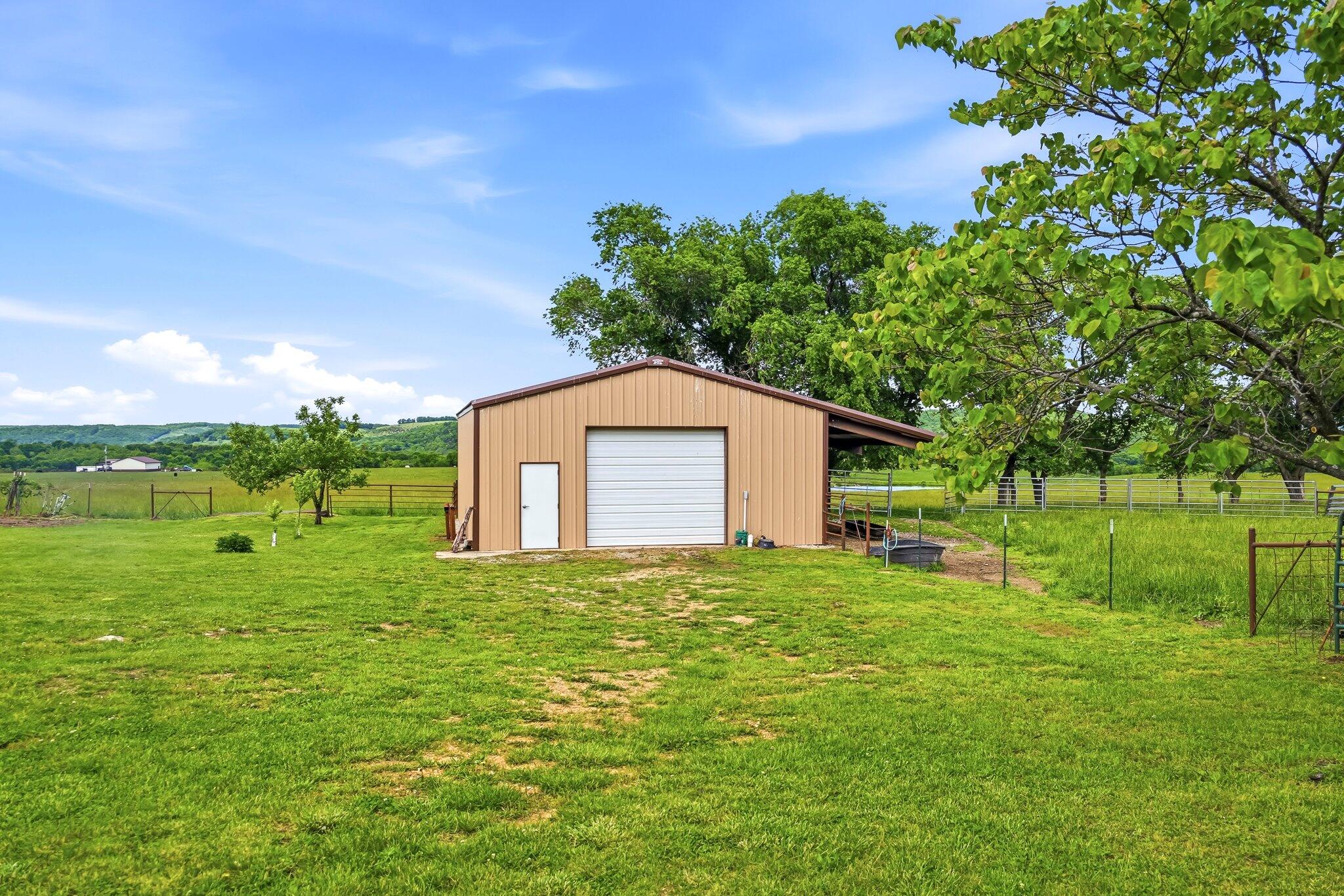 11830 Farm Road 1195 Property Photo 33