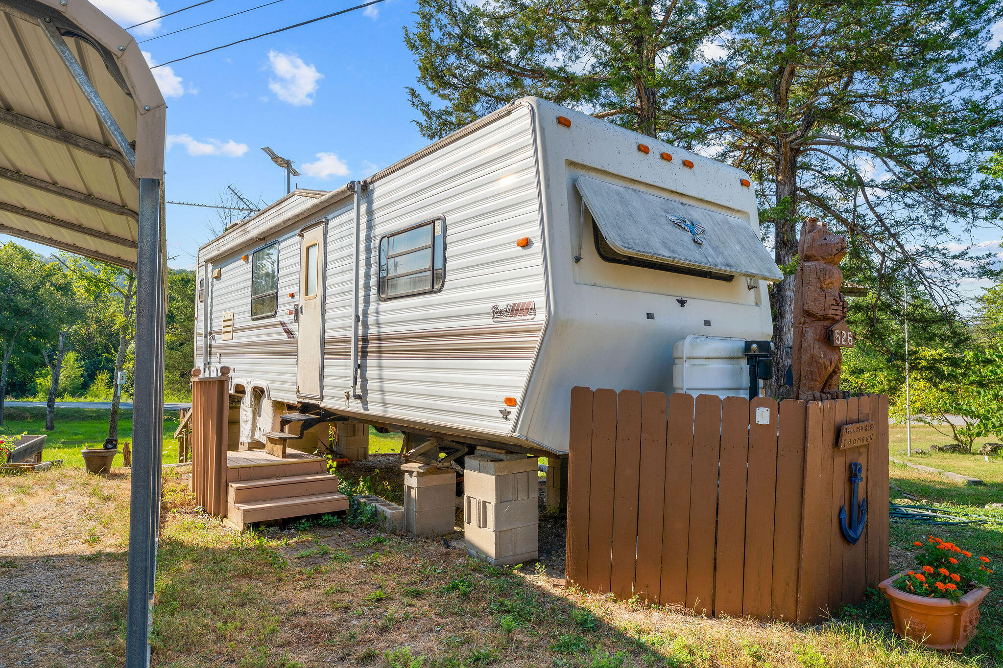 526 Jellystone Avenue Property Photo 4