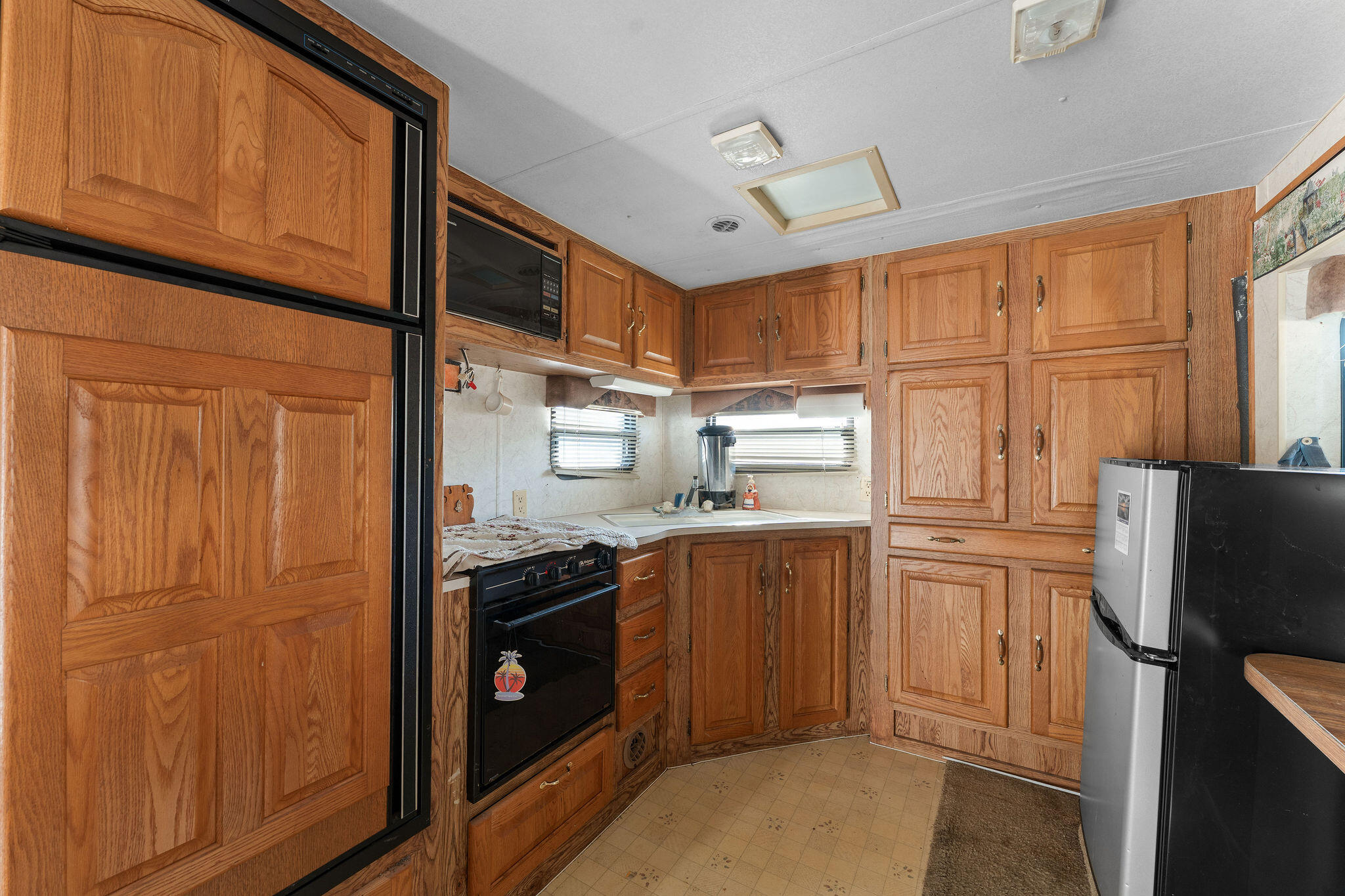 526 Jellystone Avenue Property Photo 6