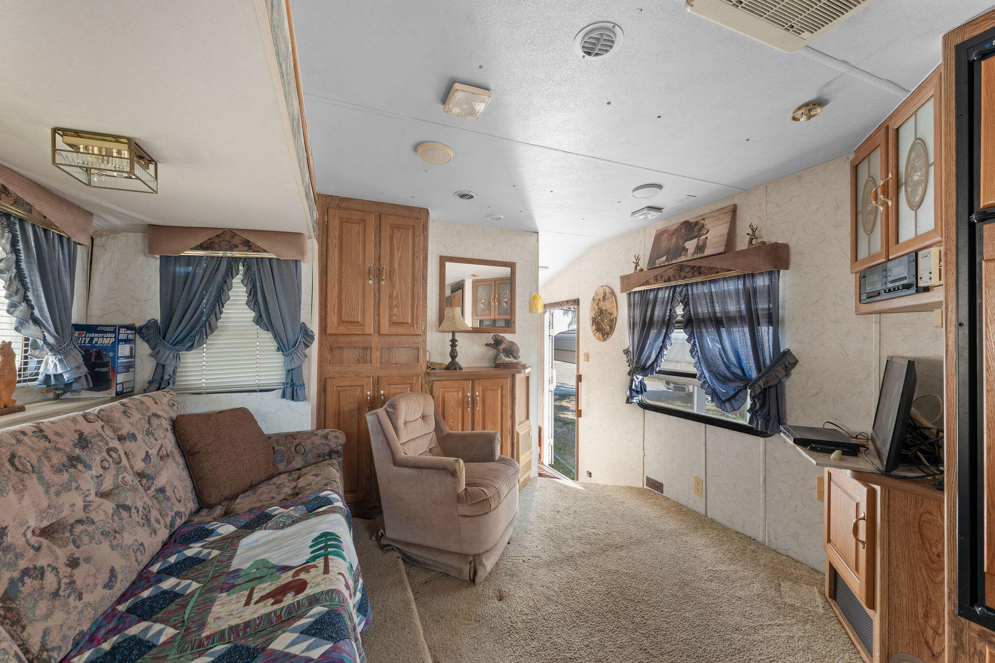 526 Jellystone Avenue Property Photo 7