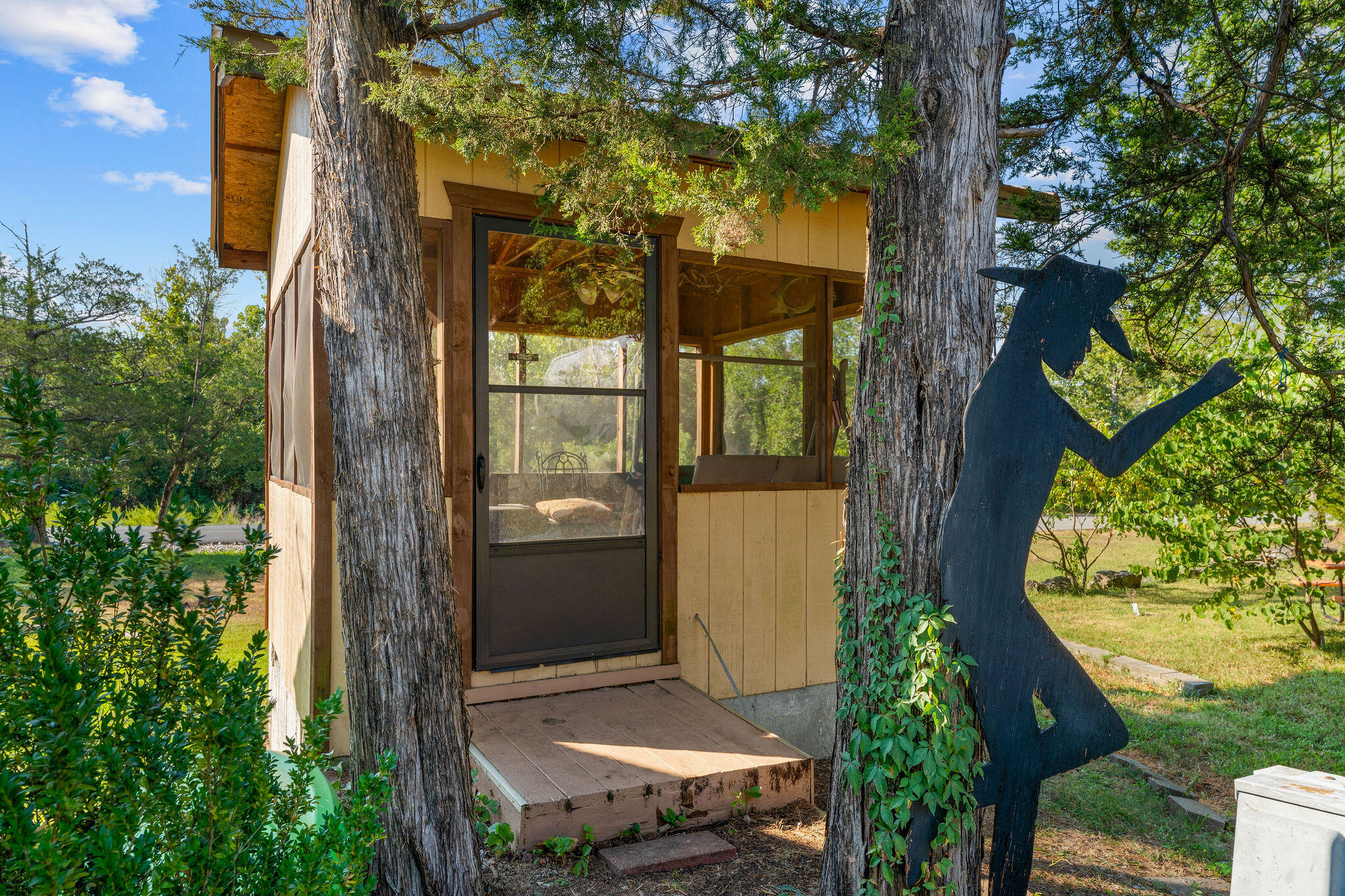 526 Jellystone Avenue Property Photo 14