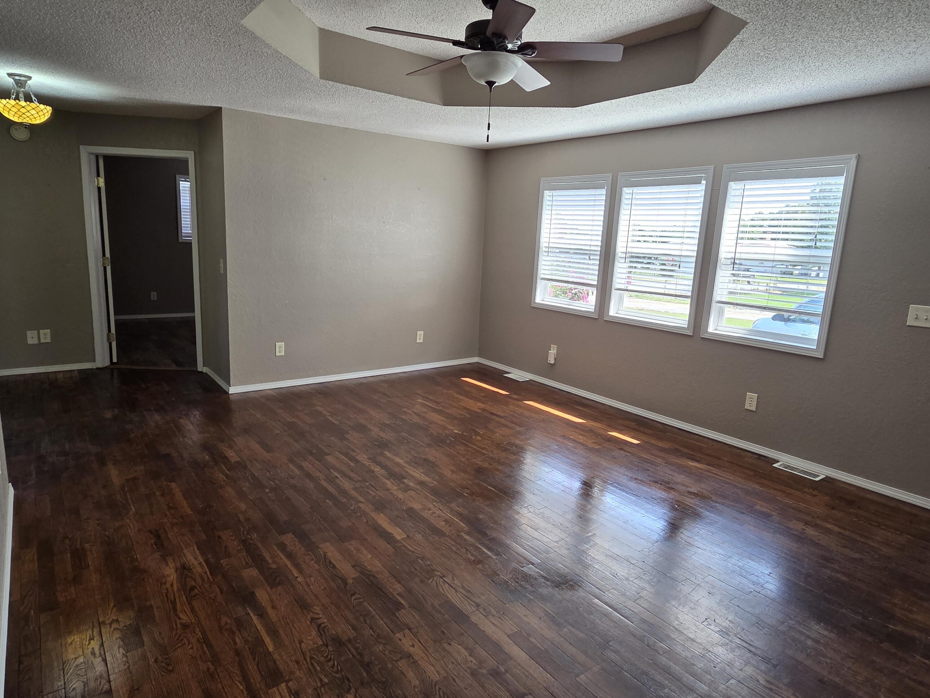 201 South Everett Street Property Photo 9