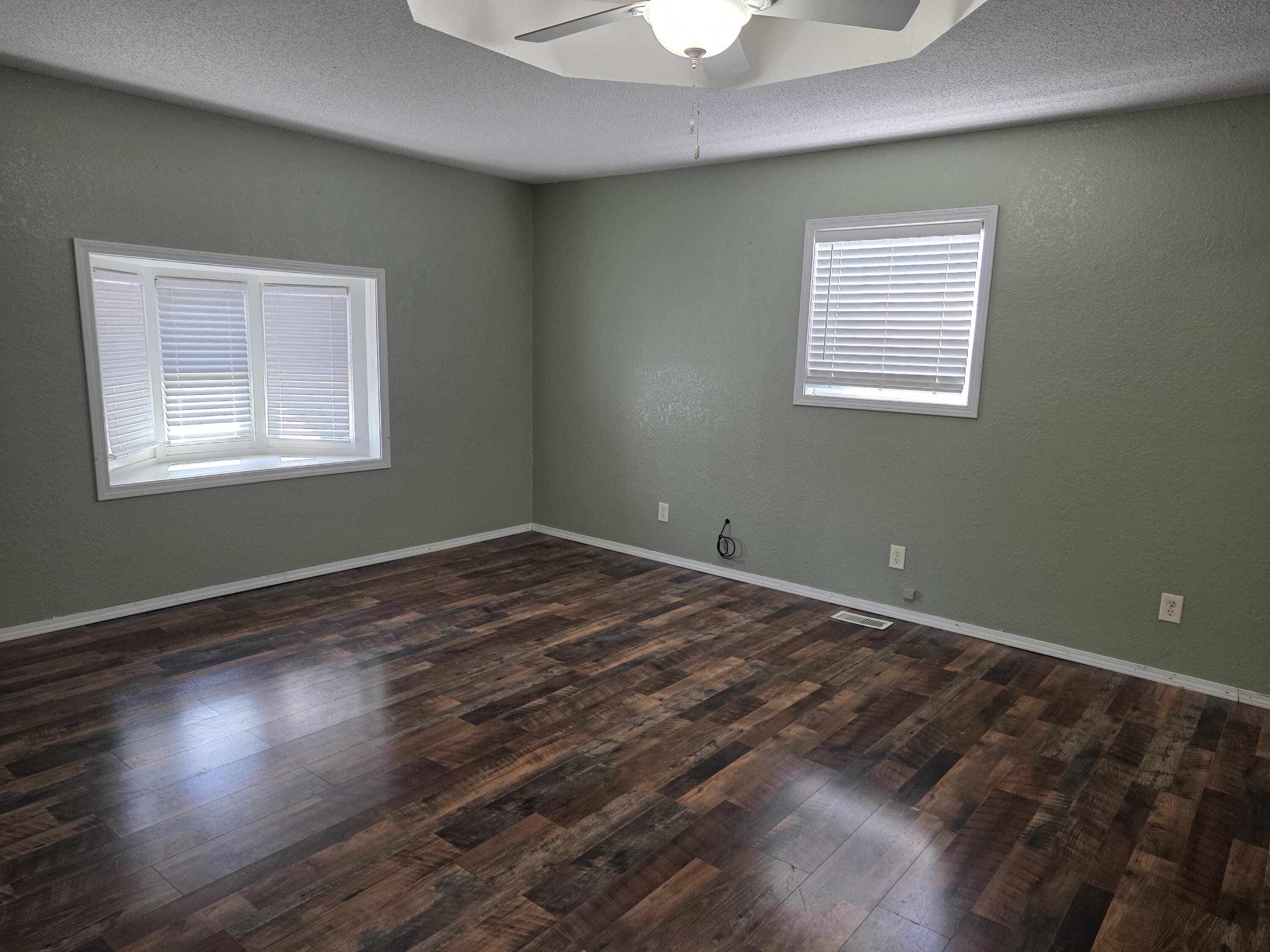 201 South Everett Street Property Photo 27