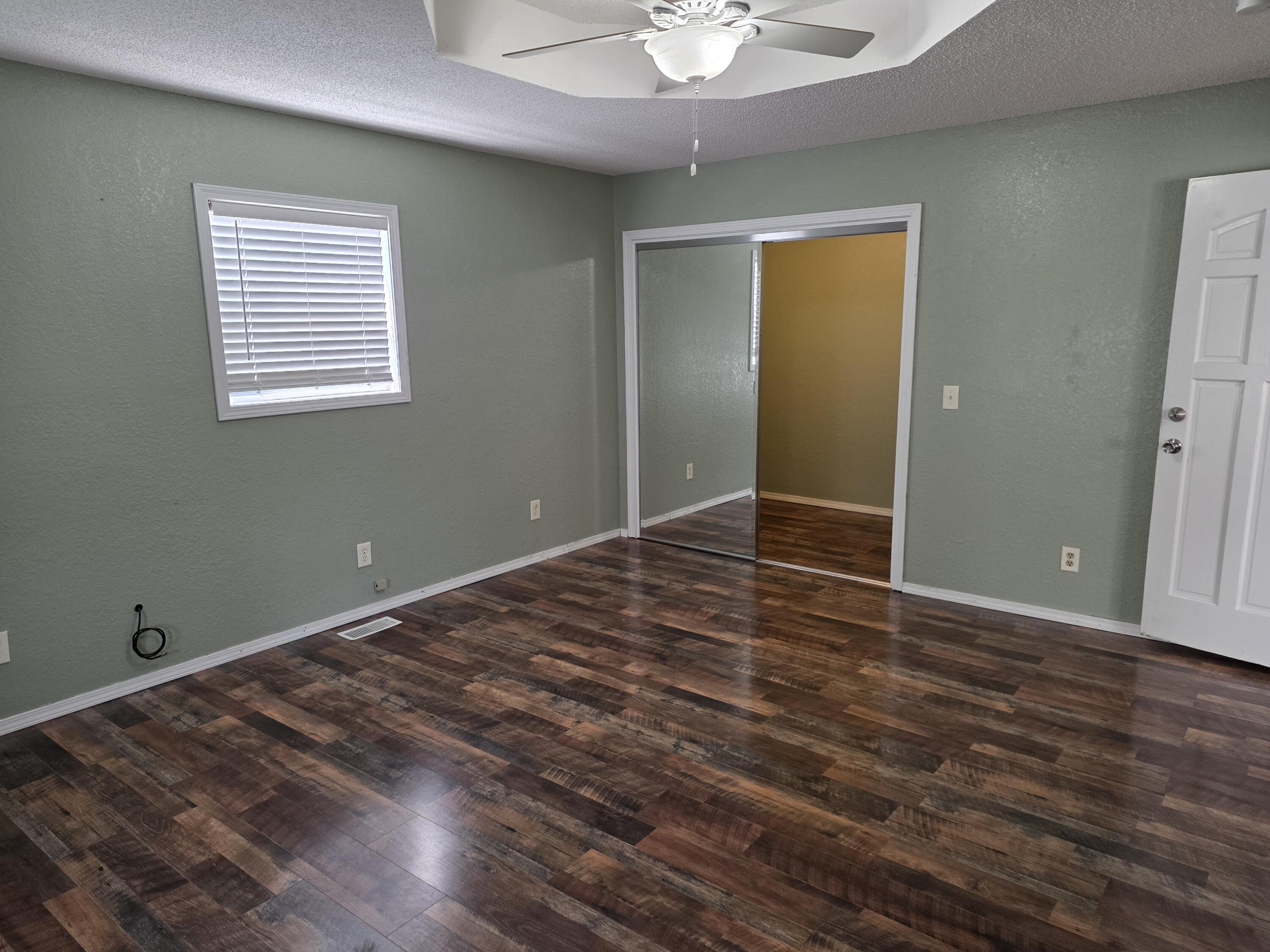 201 South Everett Street Property Photo 28