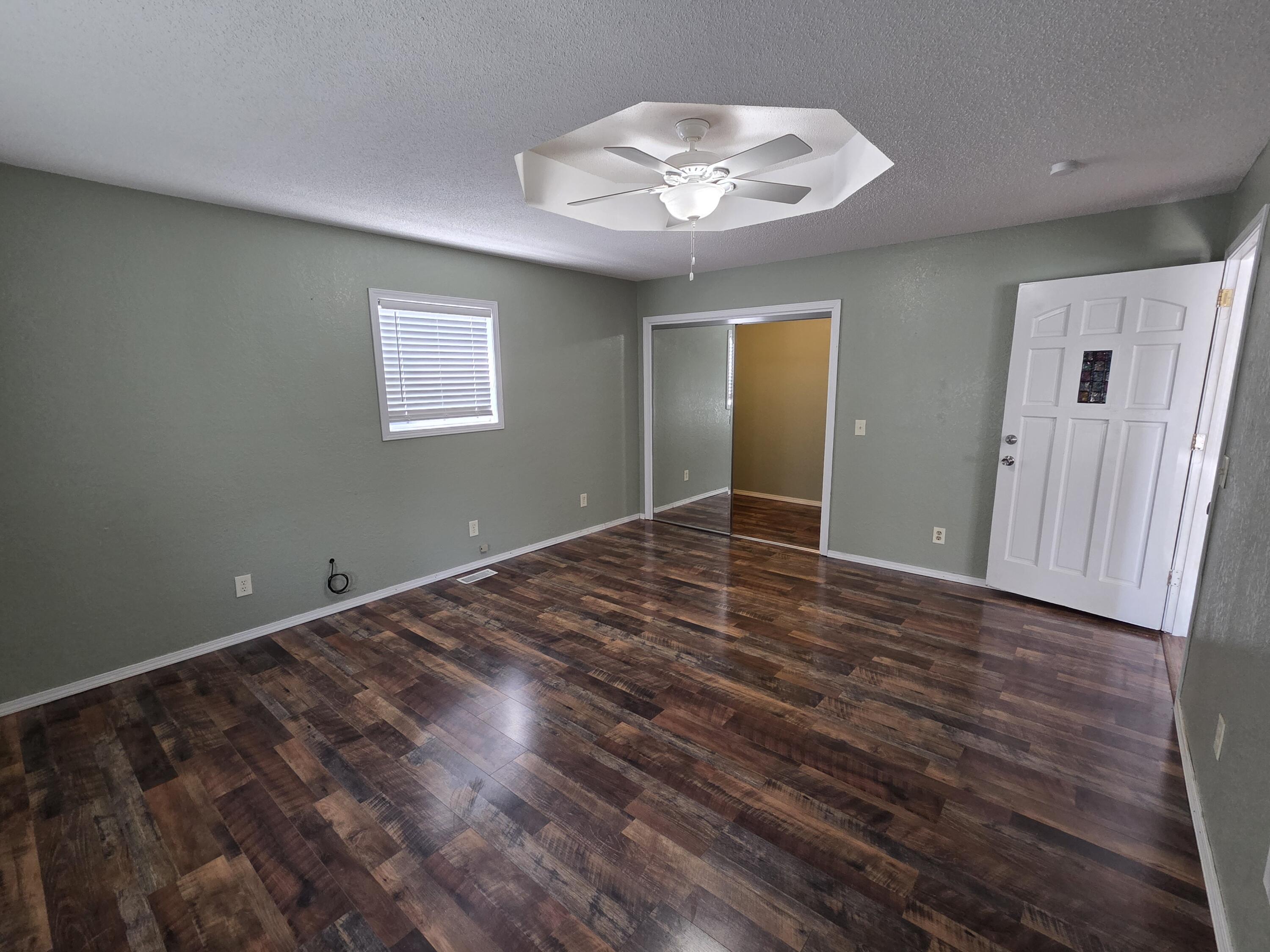 201 South Everett Street Property Photo 29