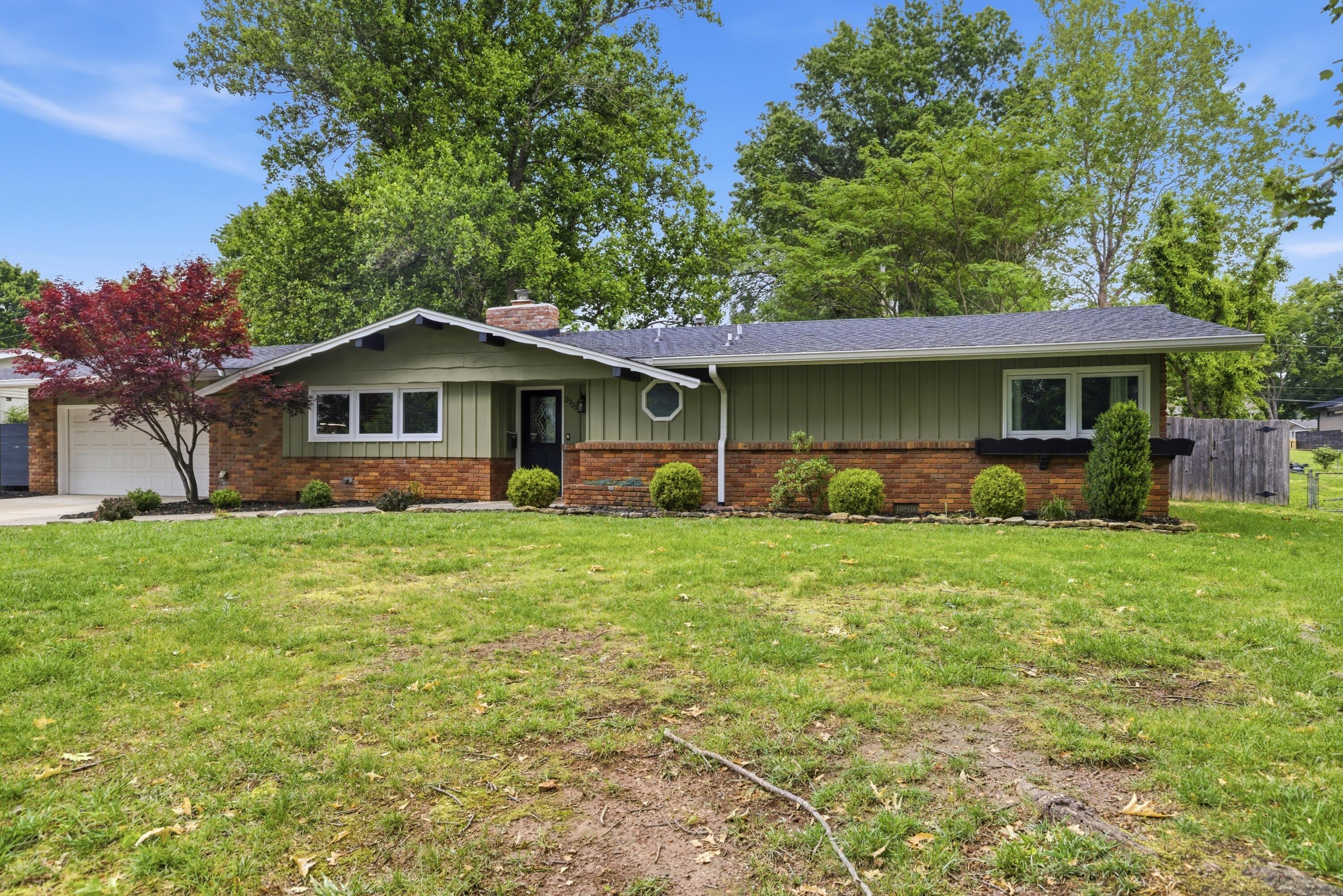 2723 East Glenwood Street Property Photo 2