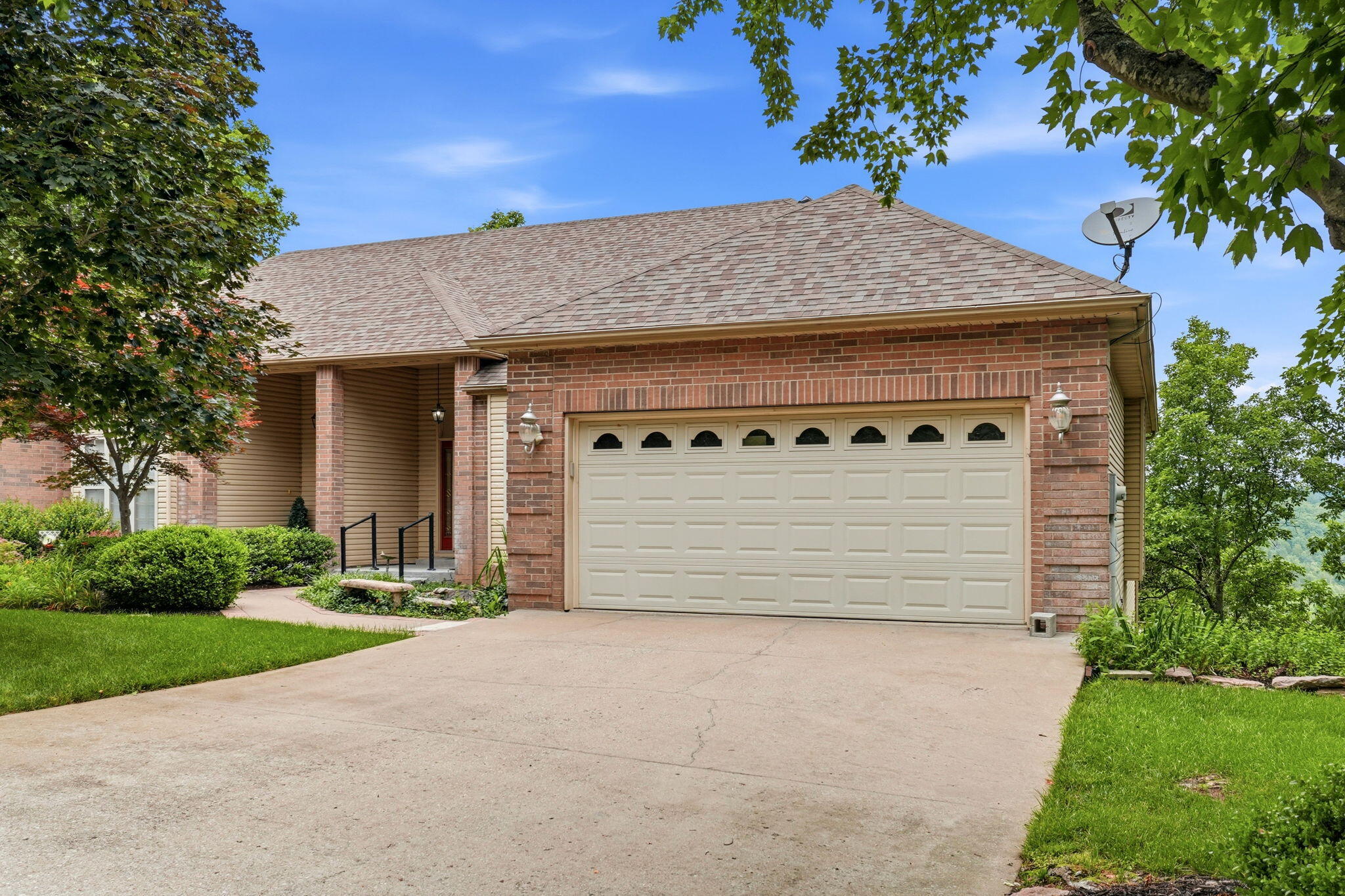 1761 Cedar Ridge Way Property Photo 2