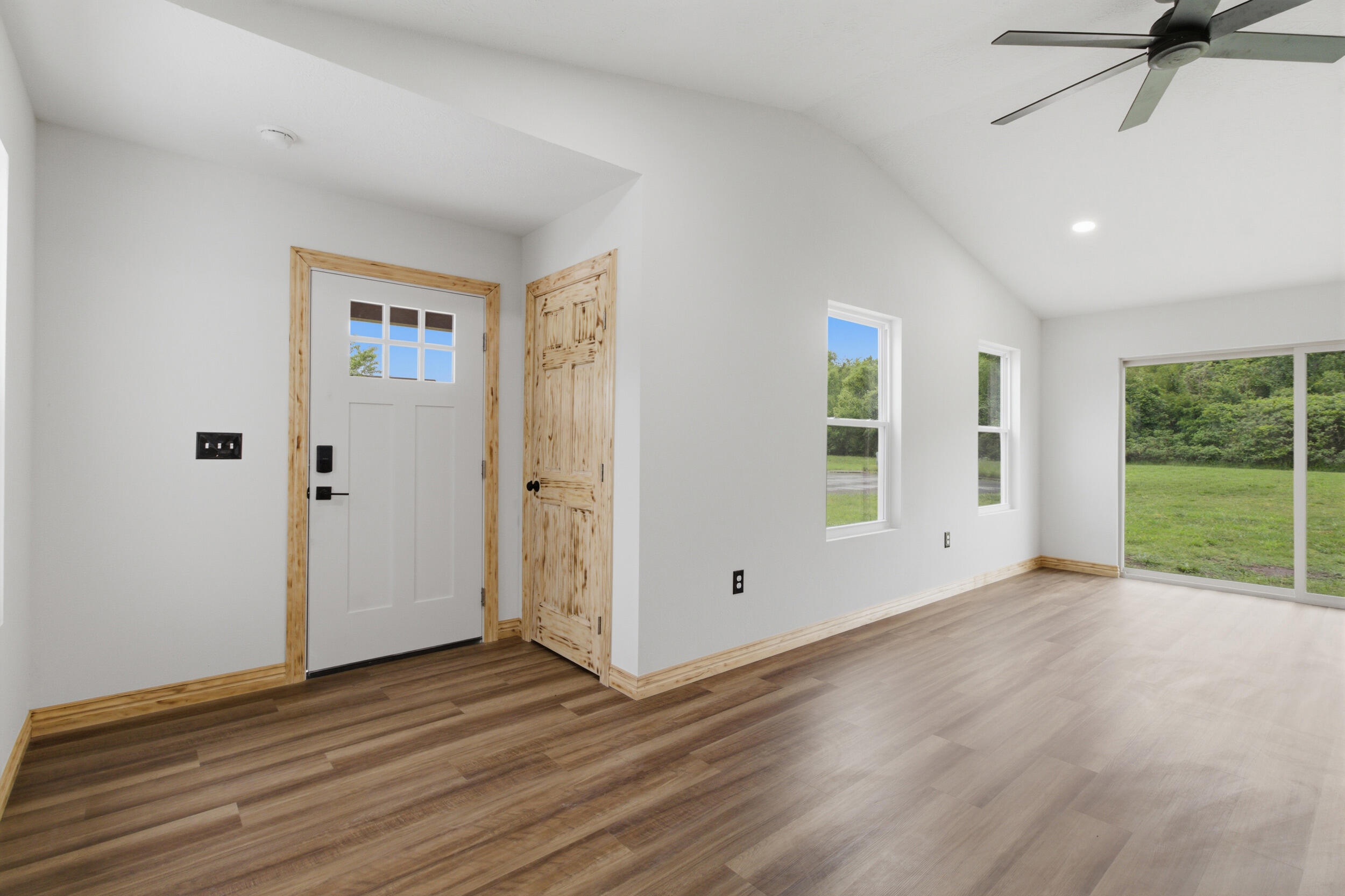 206 Travis Street Property Photo 14