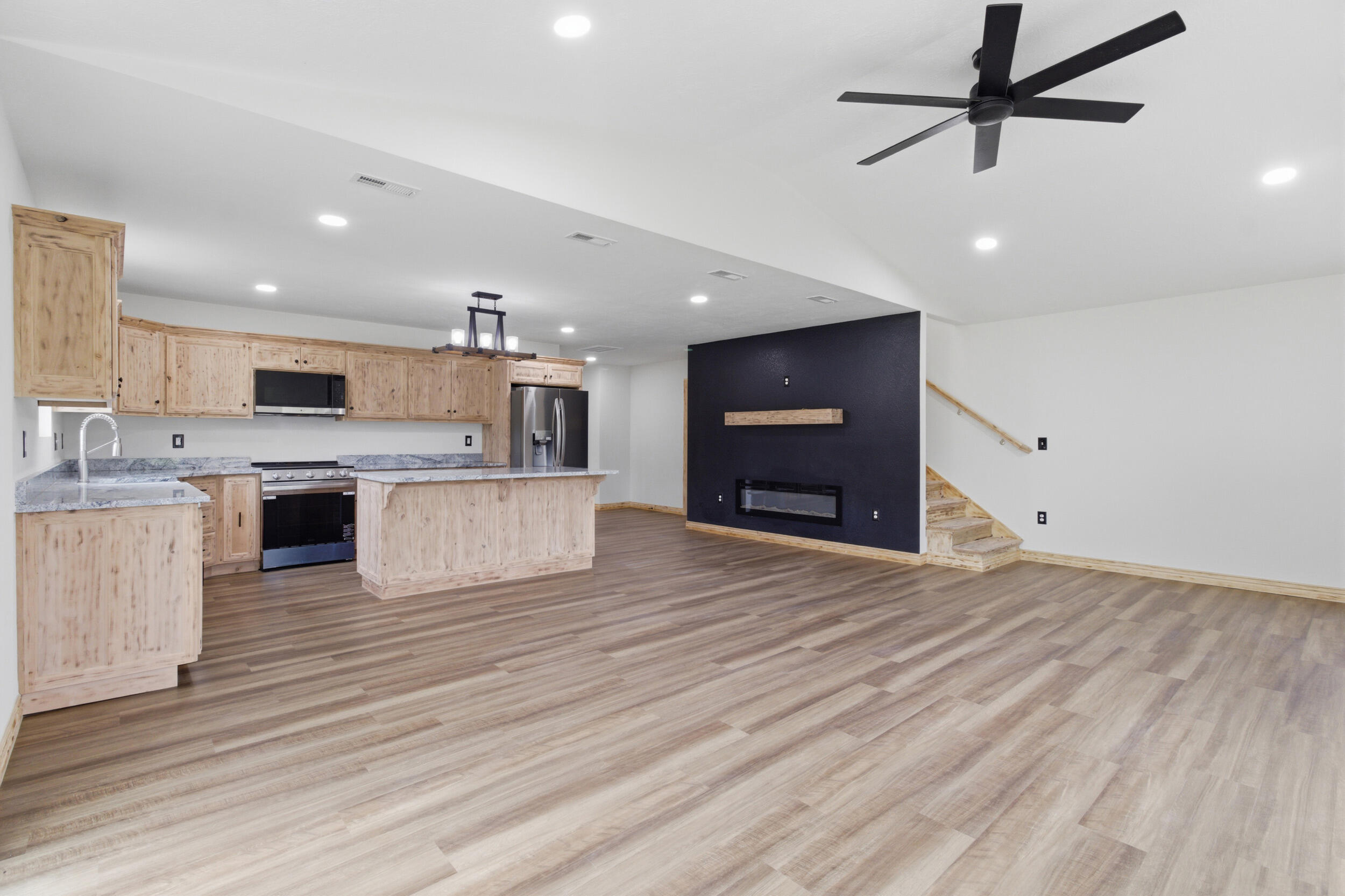 206 Travis Street Property Photo 17