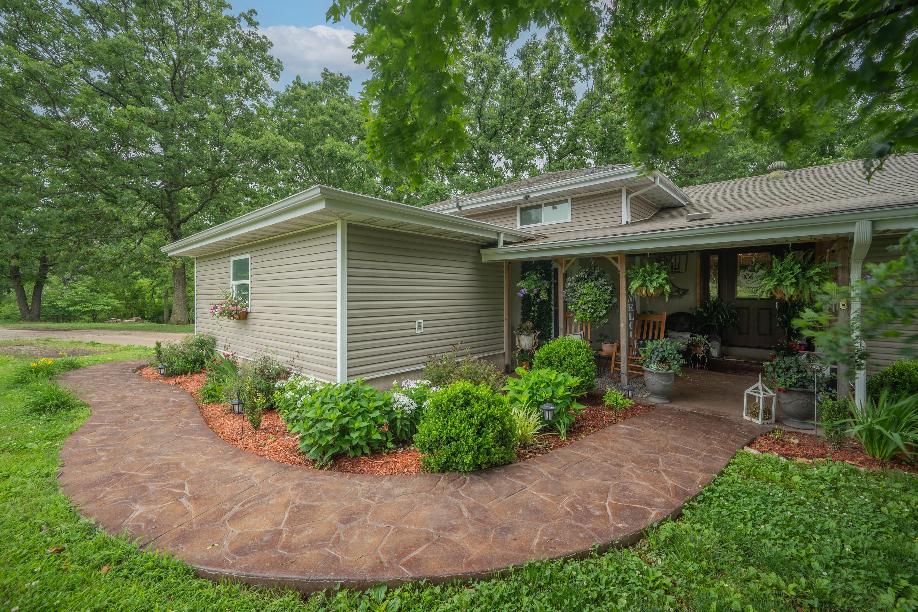 19082 Norway Road Property Photo 1