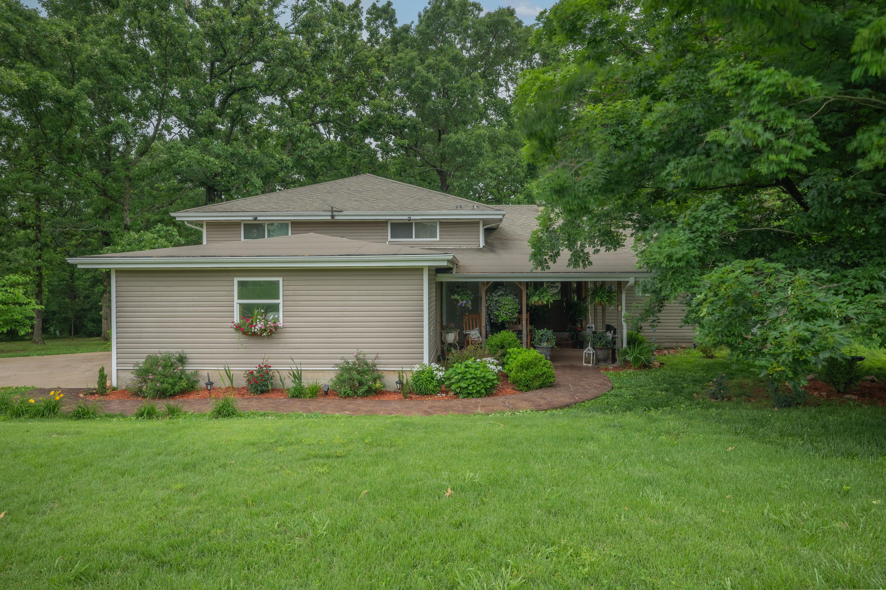 19082 Norway Road Property Photo 2