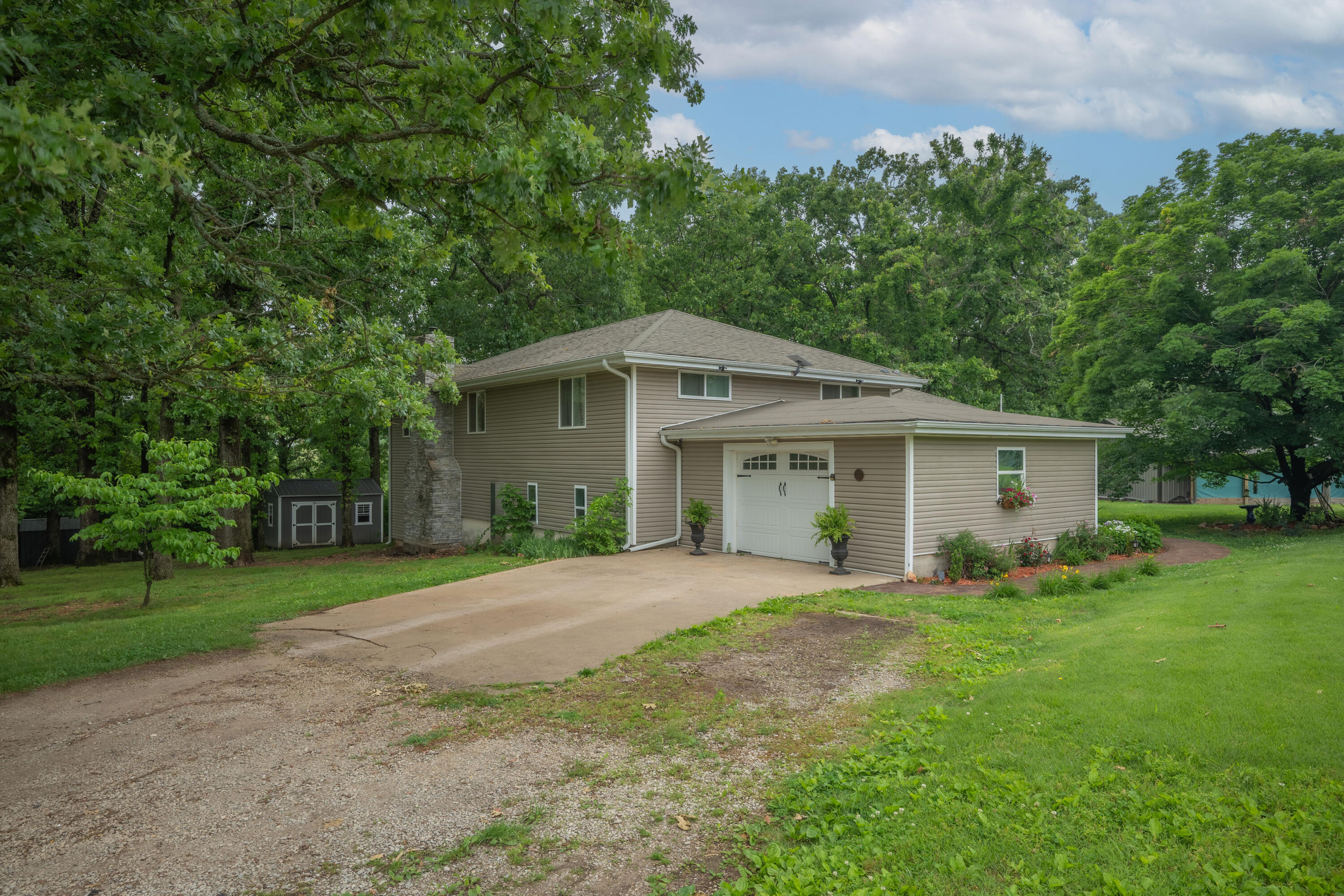 19082 Norway Road Property Photo 5