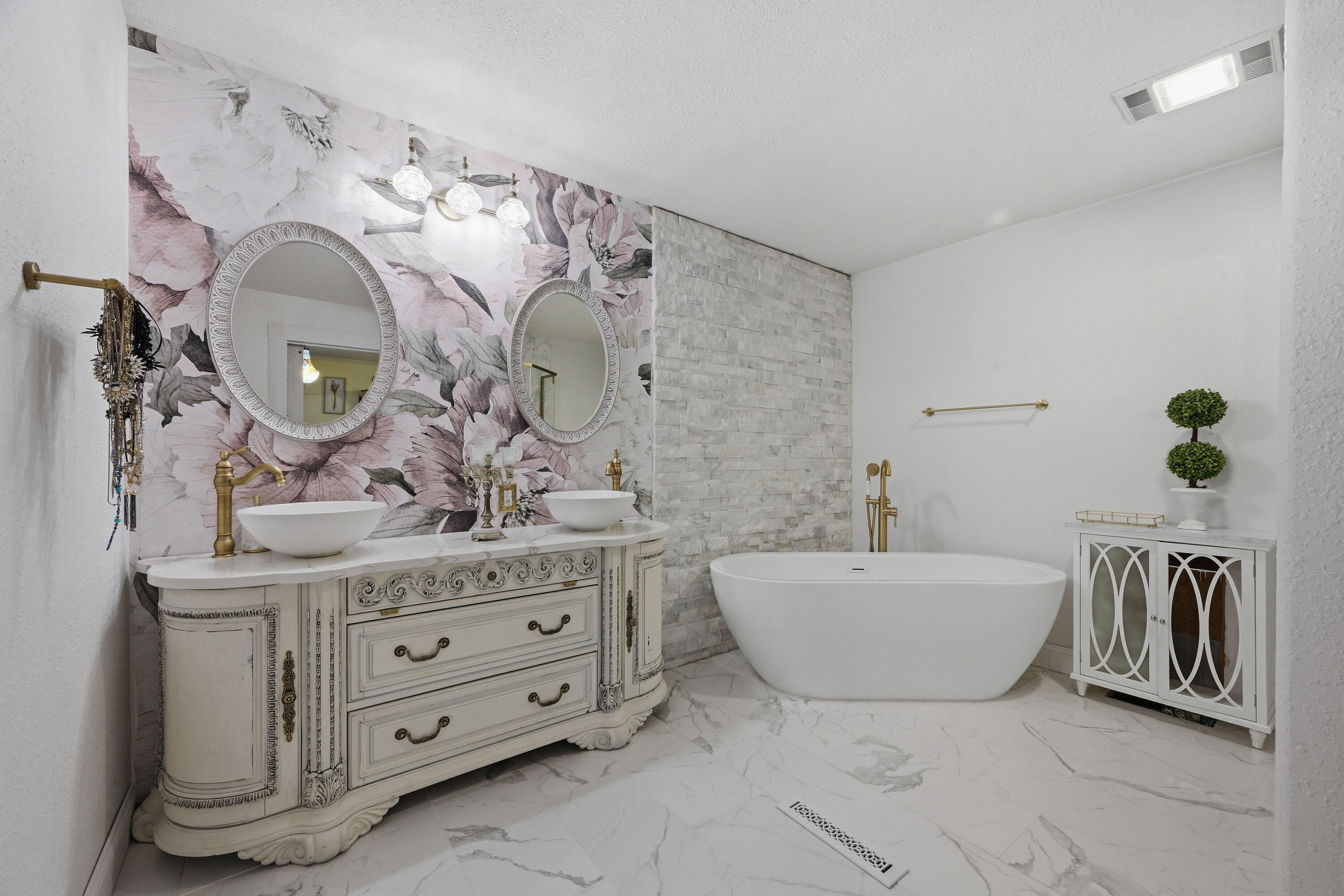 19082 Norway Road Property Photo 22