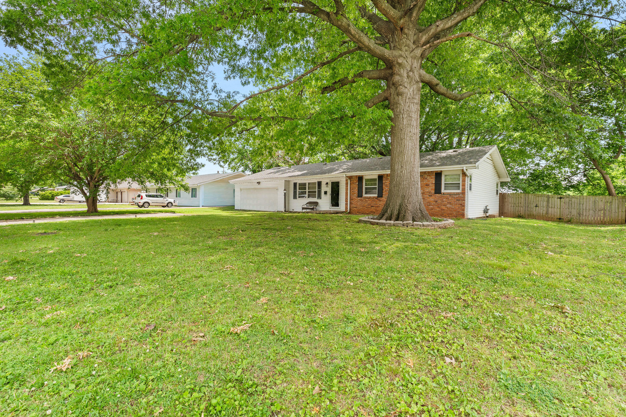 730 West Sylvania Street Property Photo 3