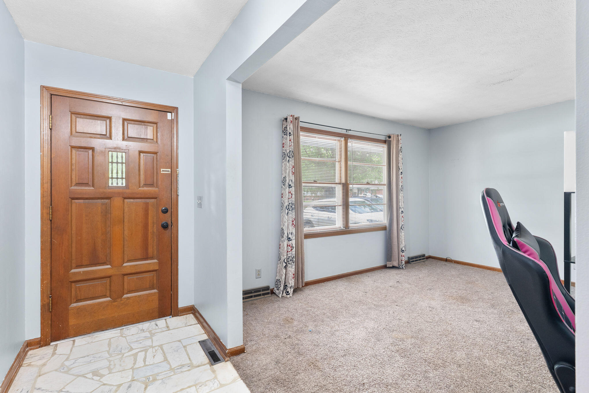 730 West Sylvania Street Property Photo 6