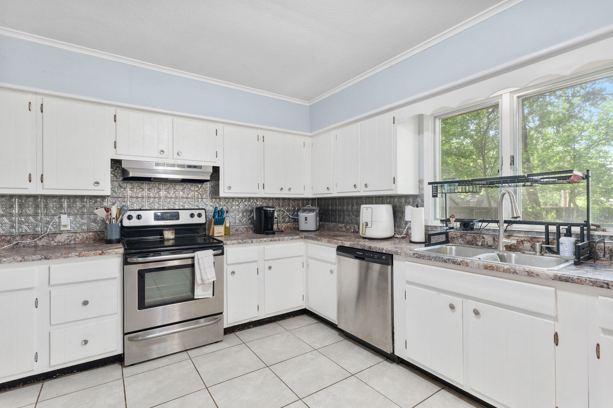 730 West Sylvania Street Property Photo 10