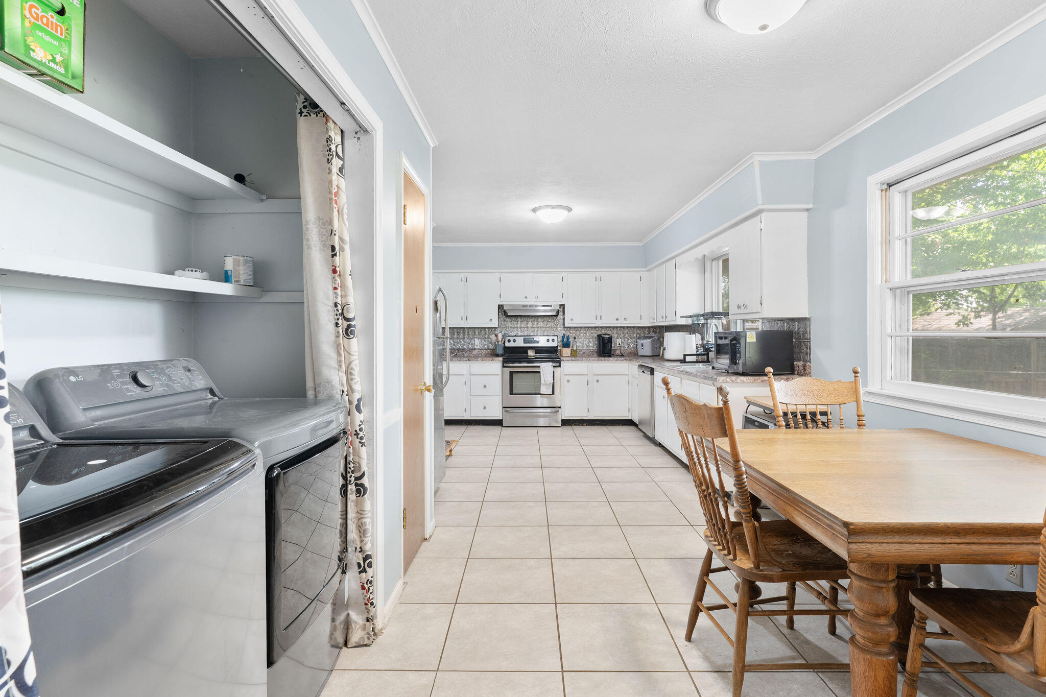 730 West Sylvania Street Property Photo 12