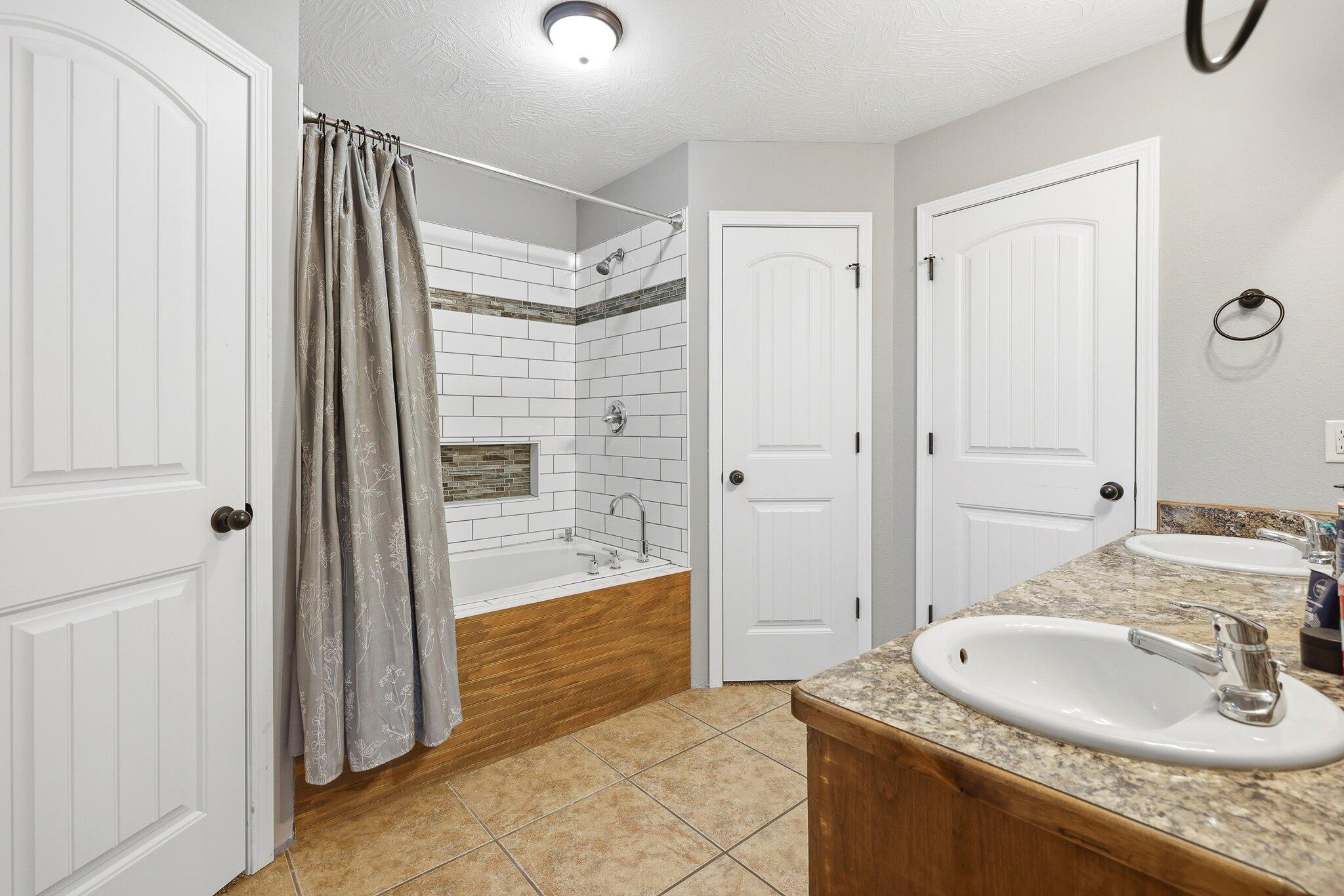 276 East Garnet Drive Property Photo 17