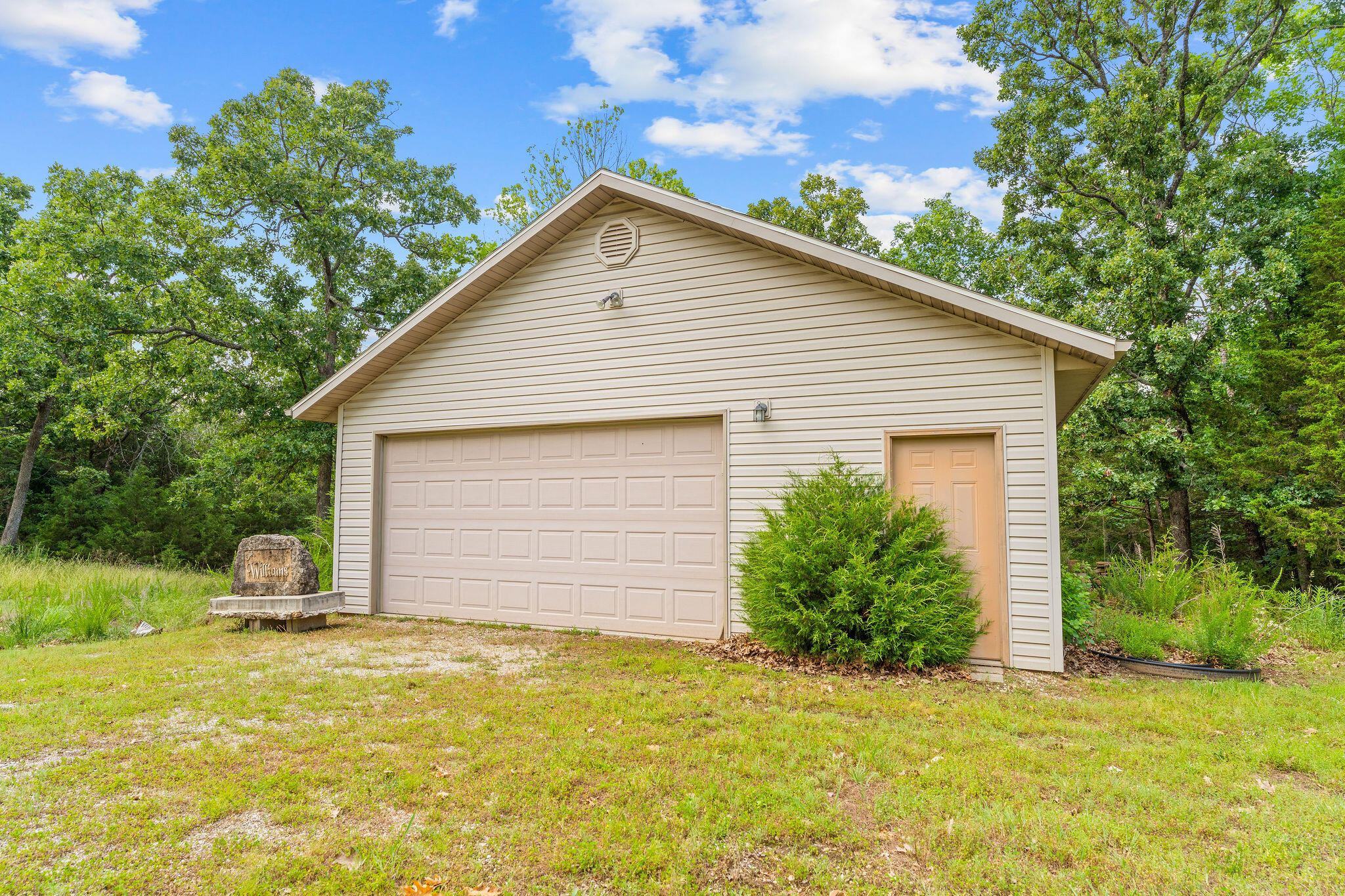 451 Uniqueville Lane Property Photo 4