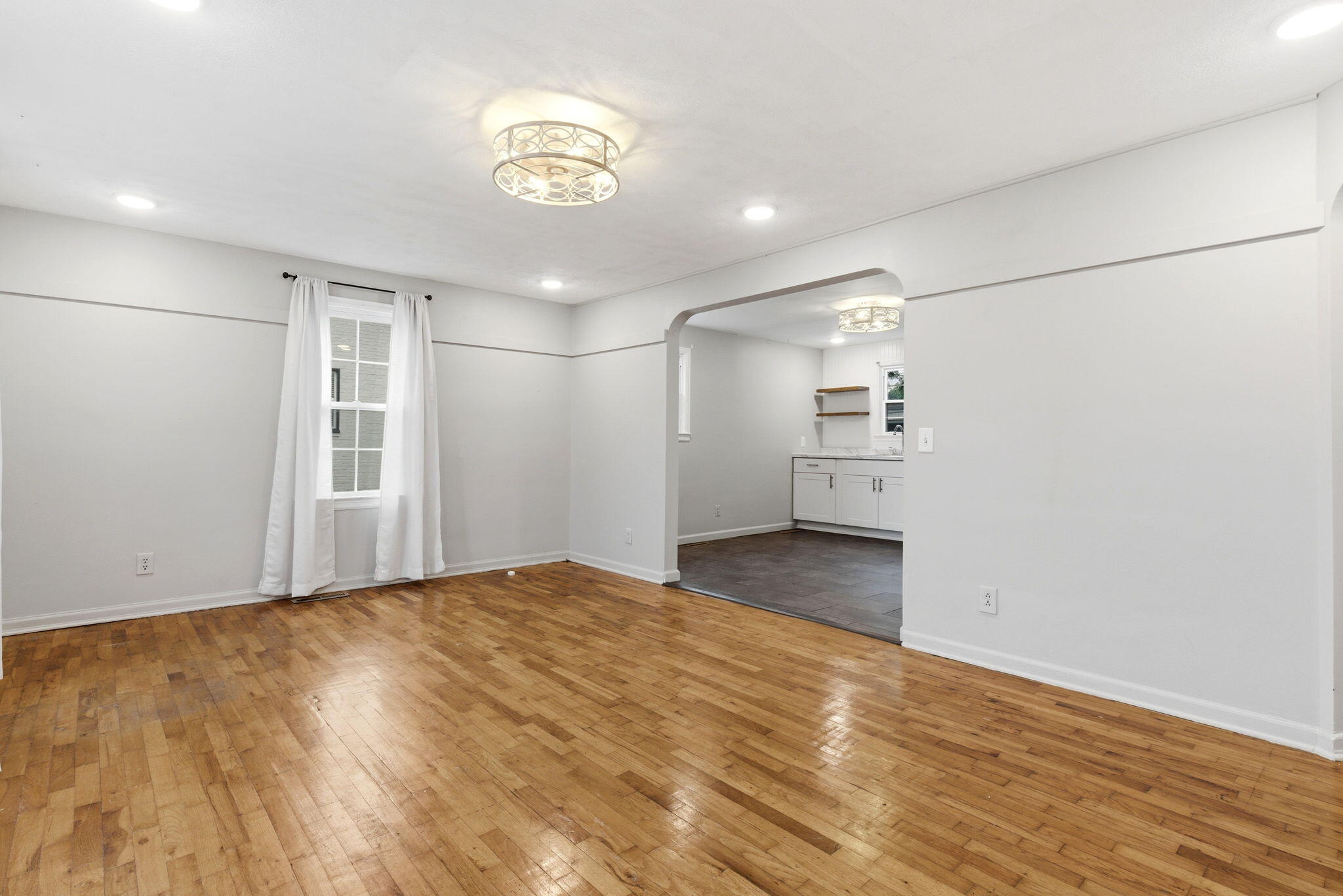 1409 West Broadway Street Property Photo 7