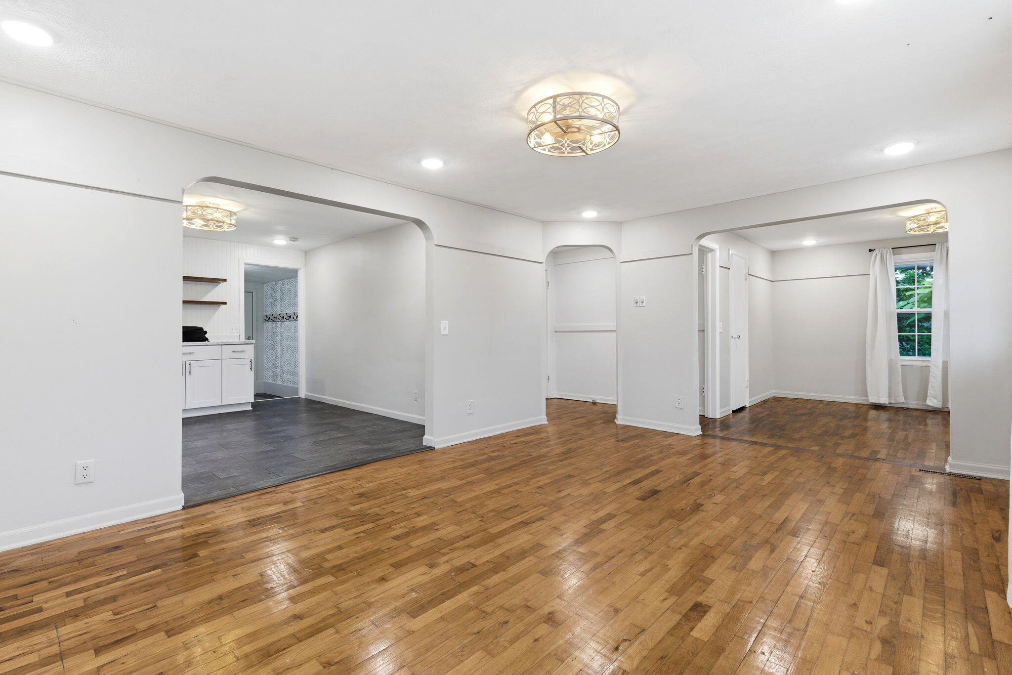 1409 West Broadway Street Property Photo 8