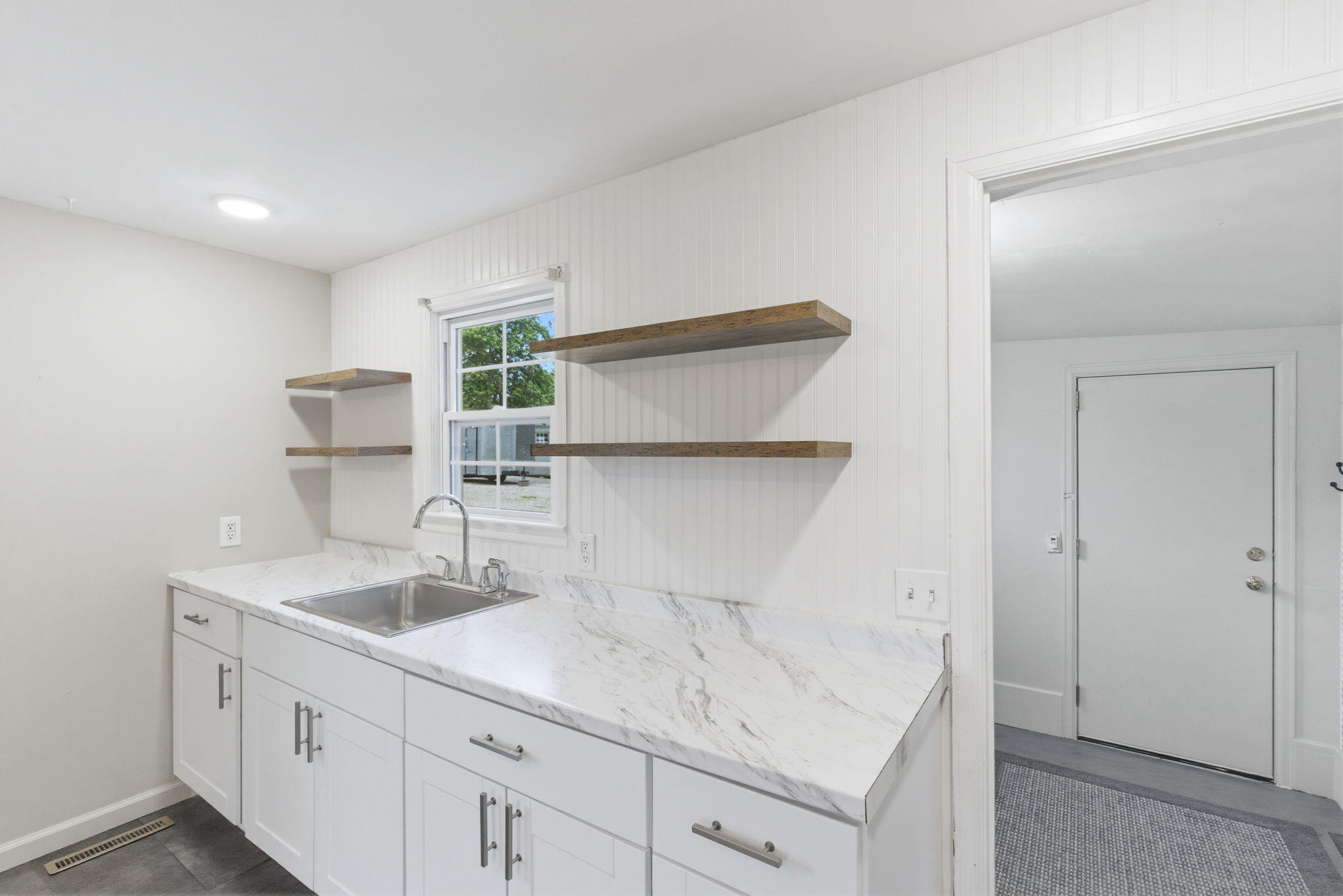 1409 West Broadway Street Property Photo 13