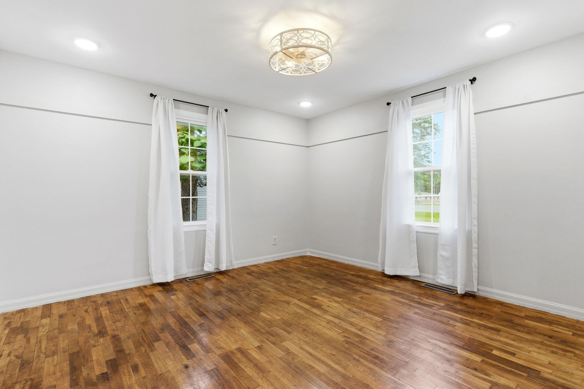 1409 West Broadway Street Property Photo 19