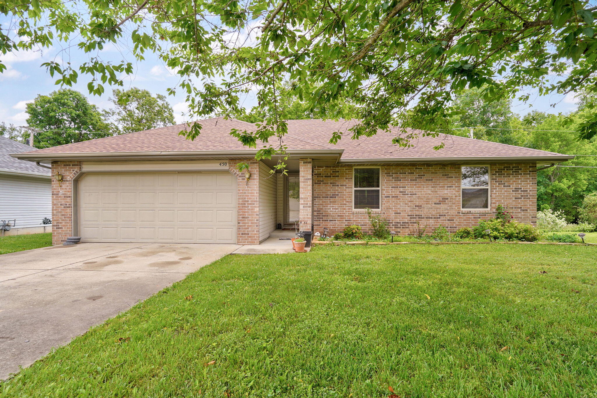 450 South Basswood Avenue Property Photo 1