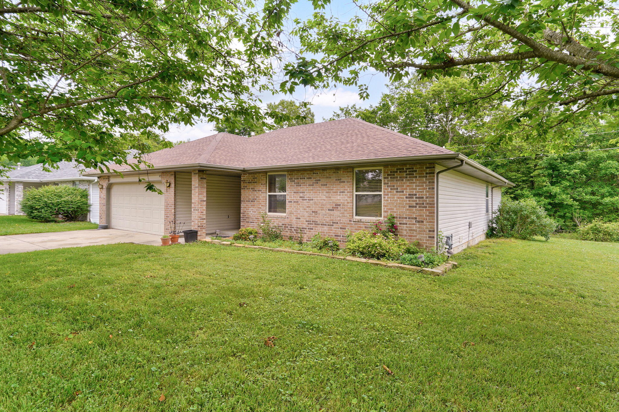 450 South Basswood Avenue Property Photo 2
