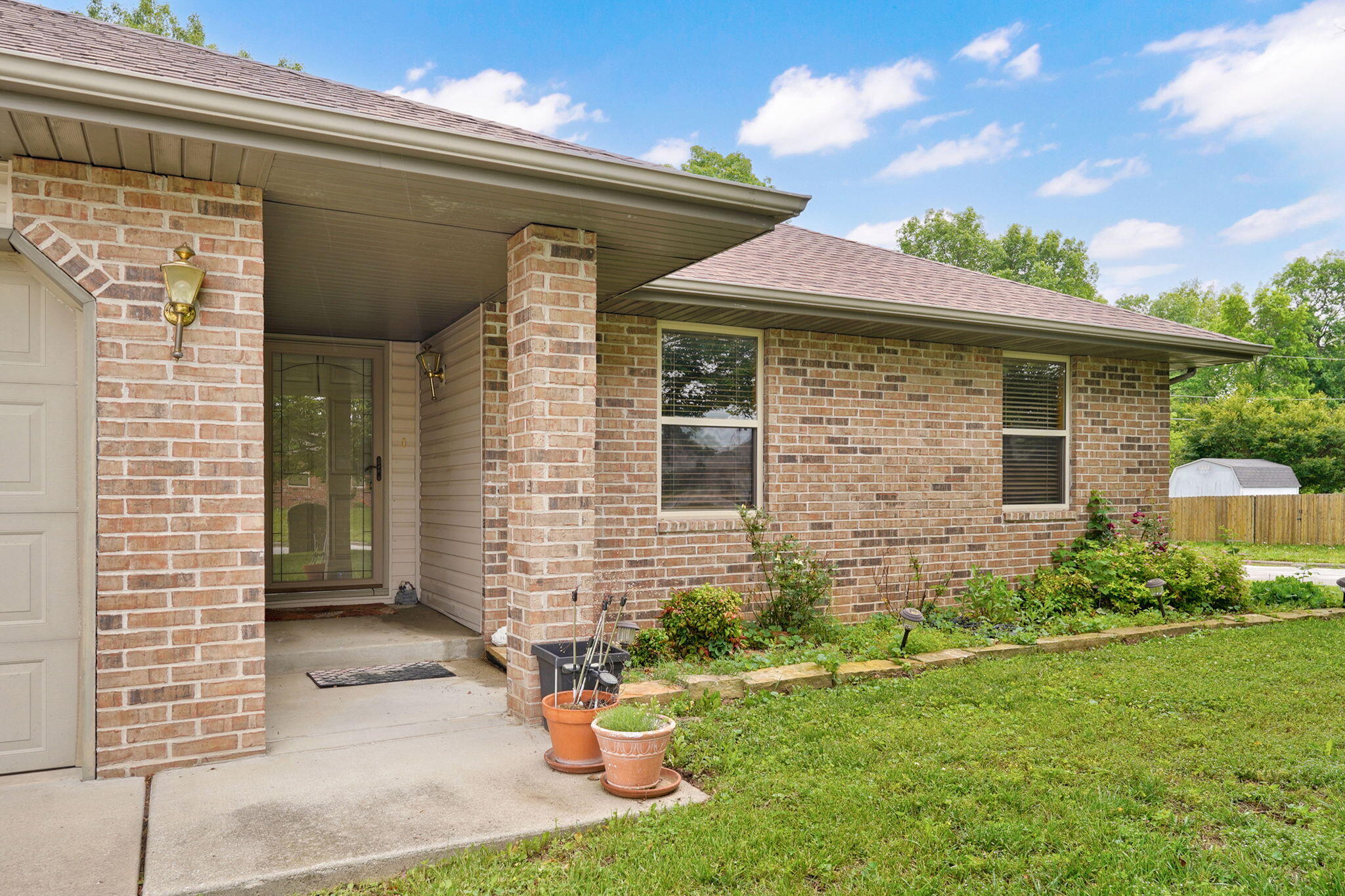 450 South Basswood Avenue Property Photo 3