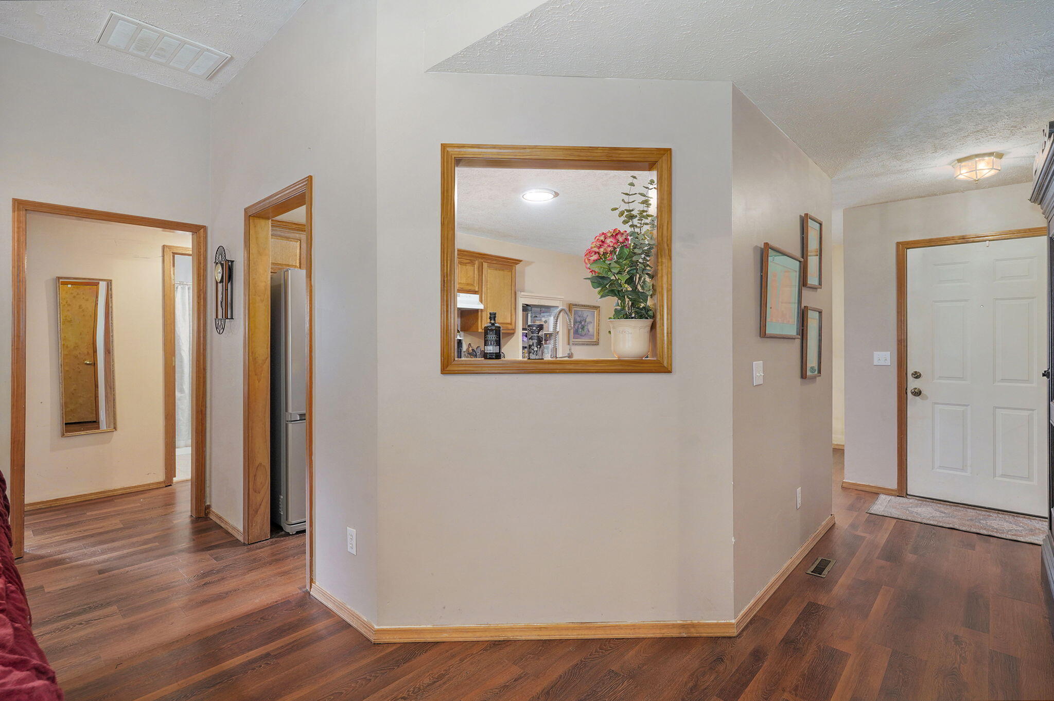 450 South Basswood Avenue Property Photo 4