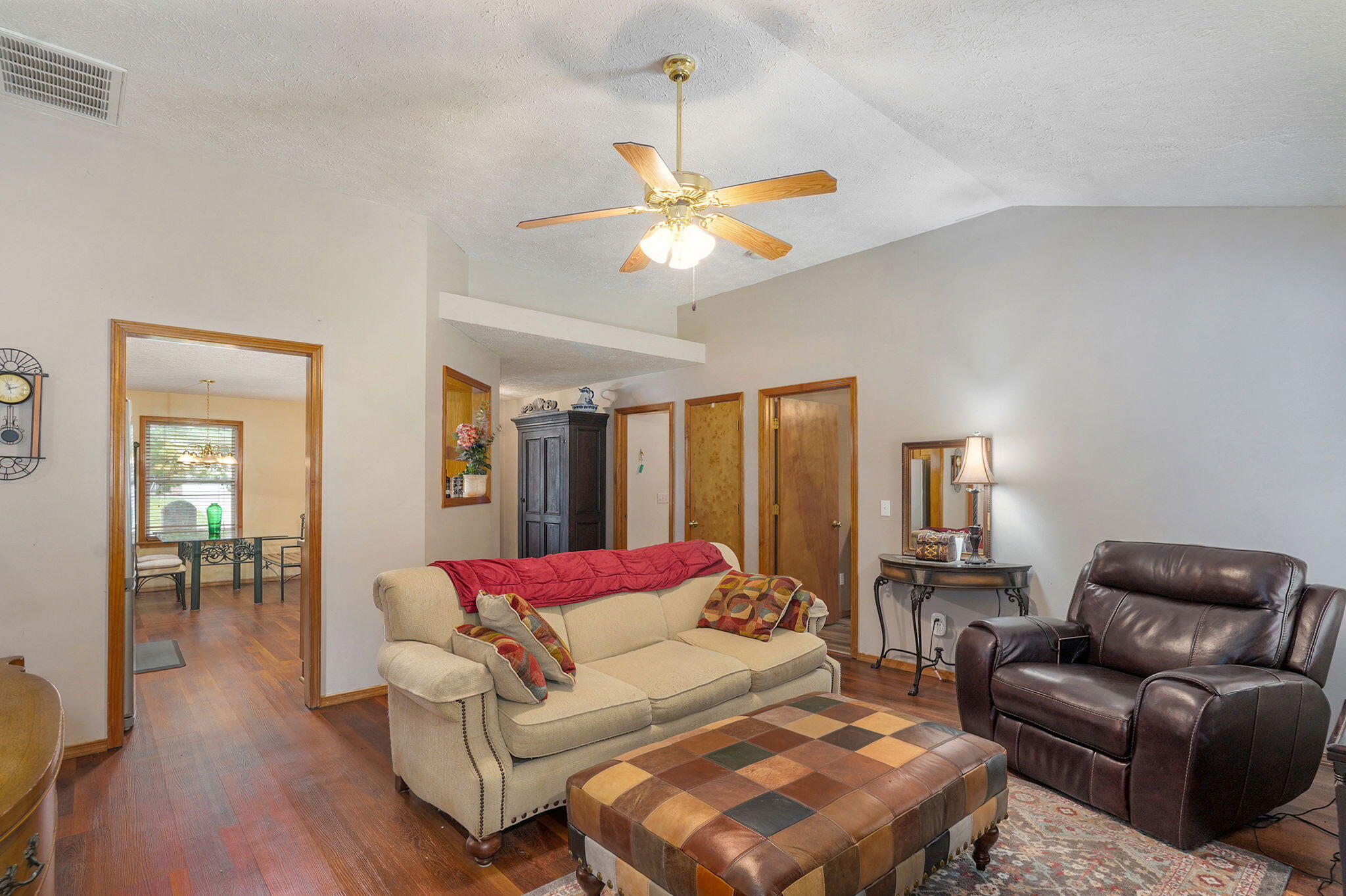 450 South Basswood Avenue Property Photo 8
