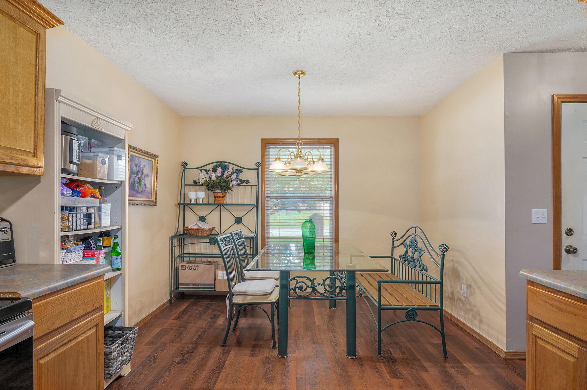 450 South Basswood Avenue Property Photo 9