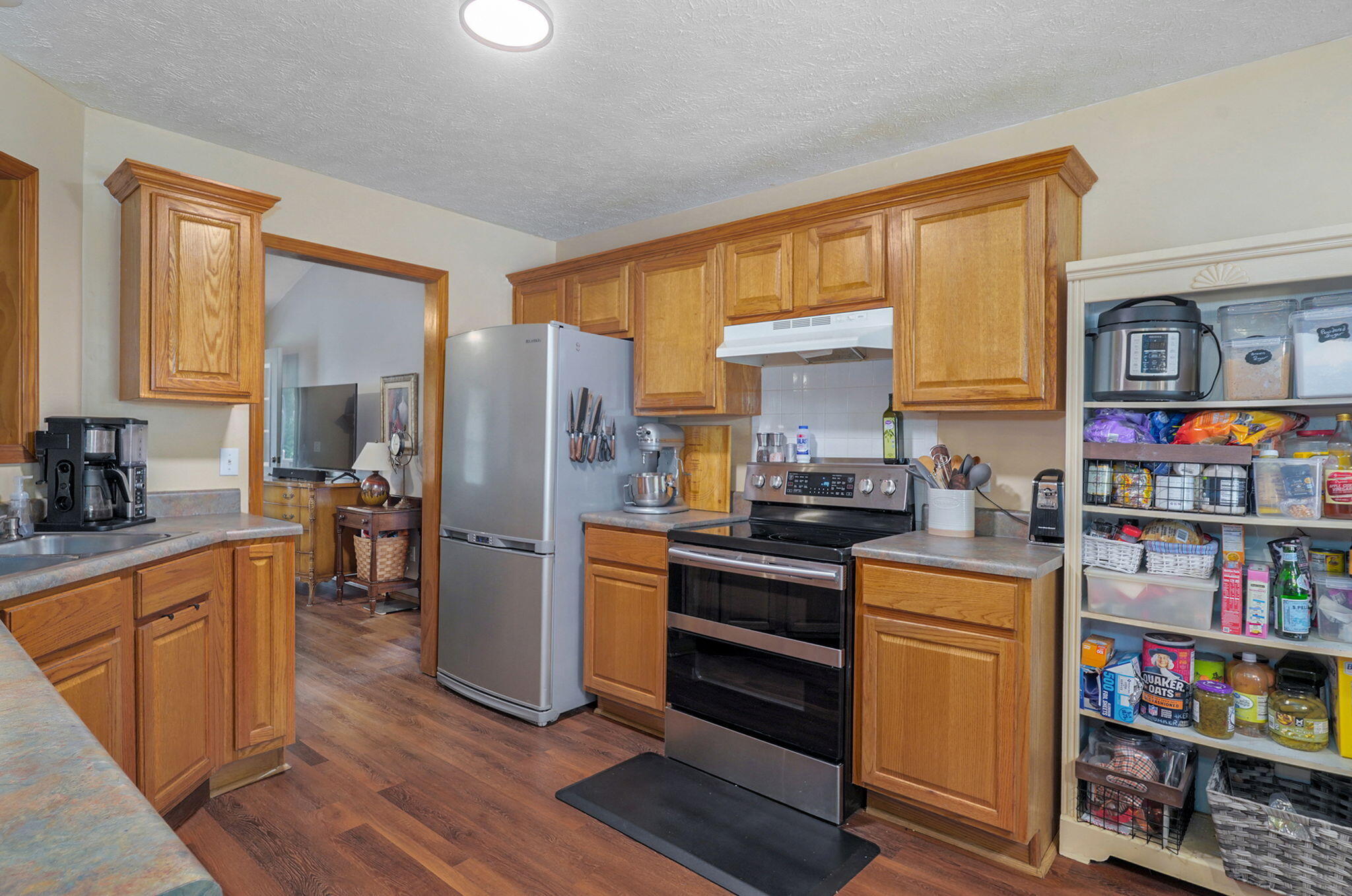 450 South Basswood Avenue Property Photo 11
