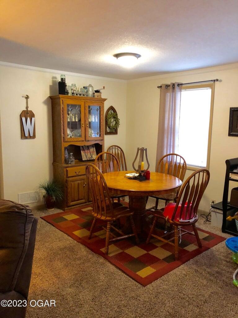 225 North Jackson Avenue Property Photo 4
