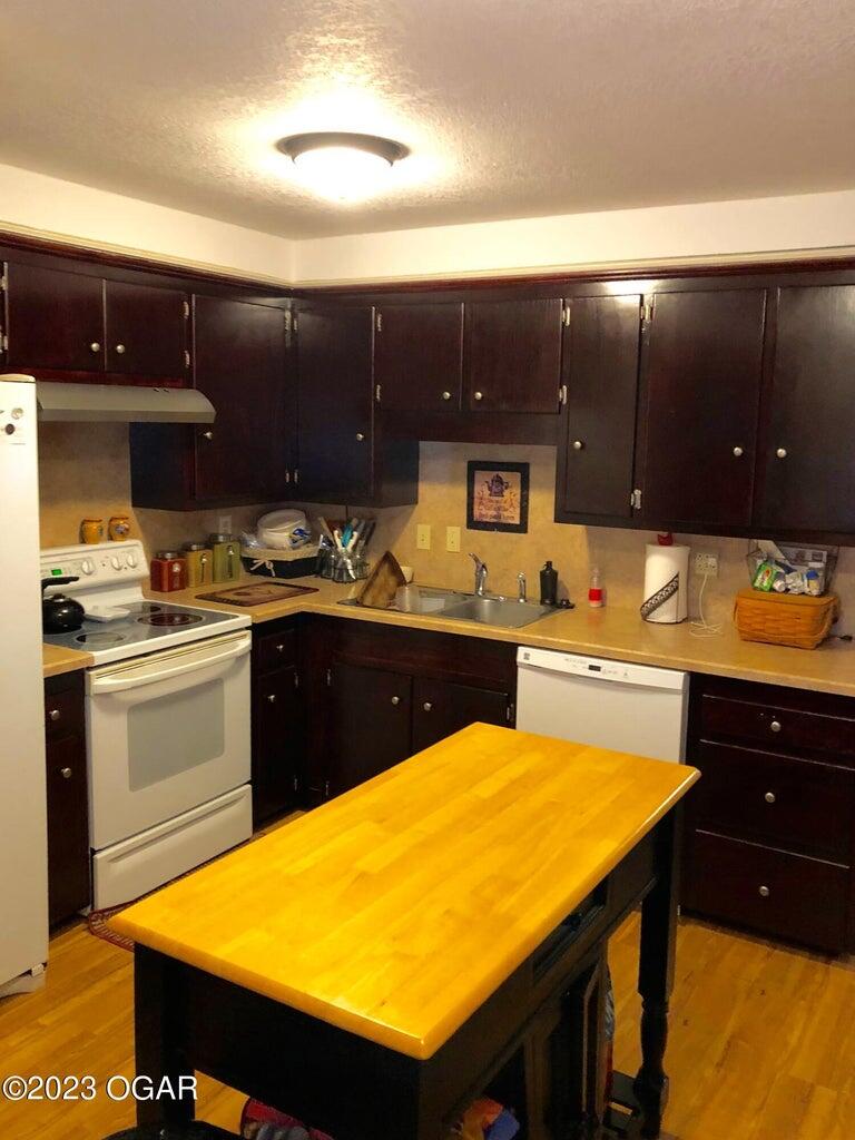 225 North Jackson Avenue Property Photo 6