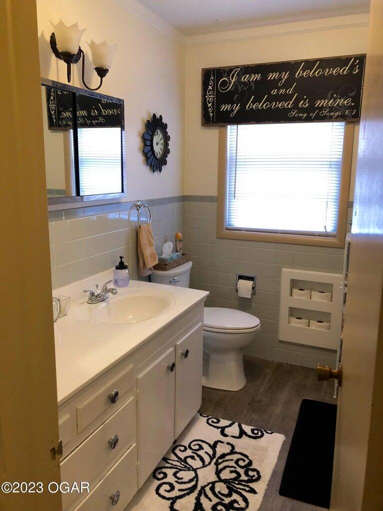 225 North Jackson Avenue Property Photo 9